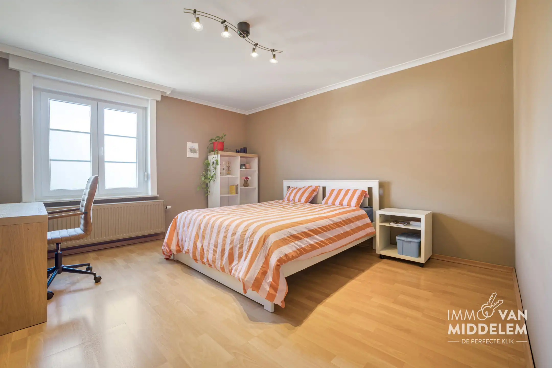 INSTAPKLARE WONING MET 4 KAMERS, TUIN EN GARAGE foto 5