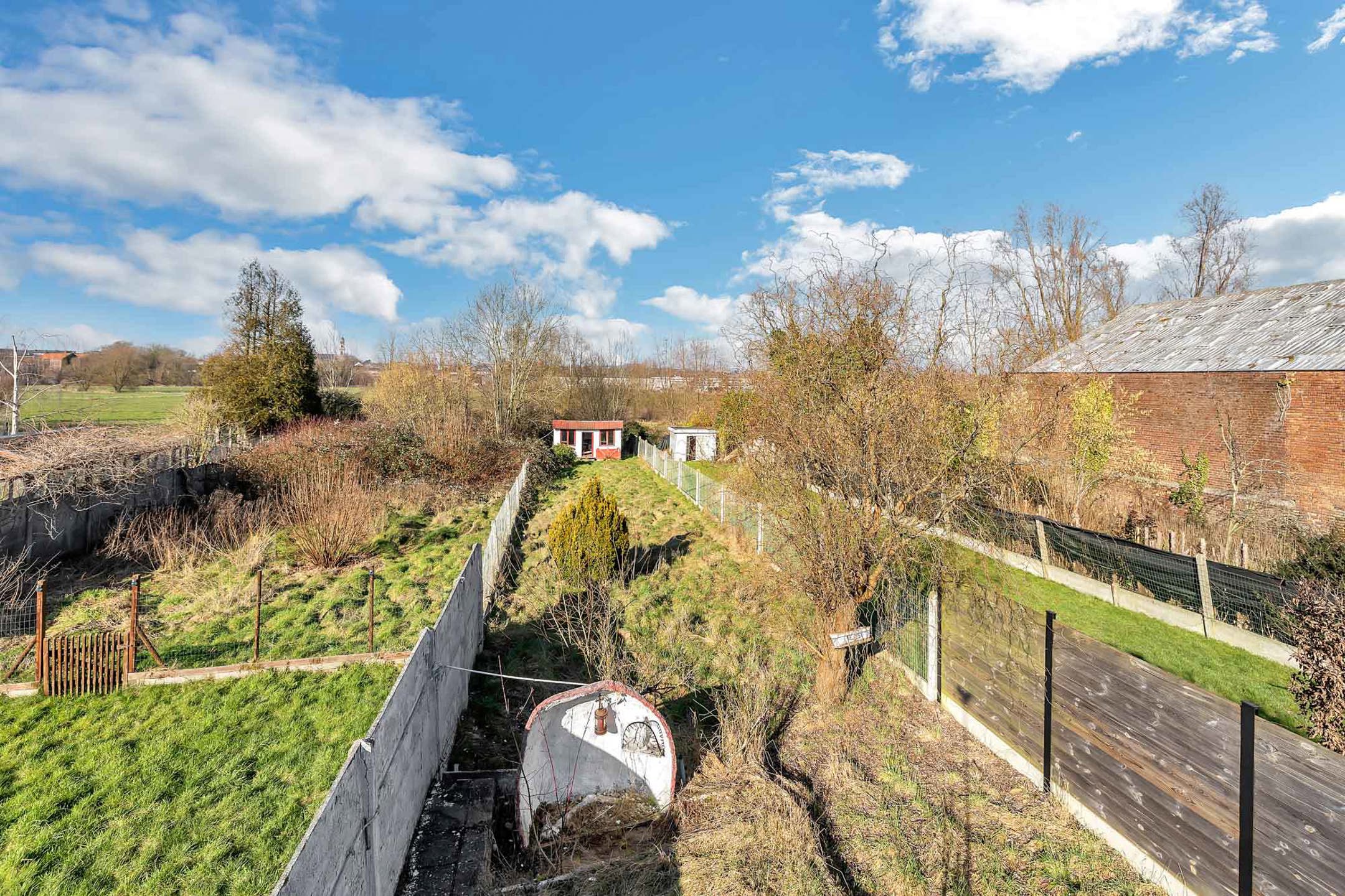 Te renoveren woning met ruime garage en tuin foto 21