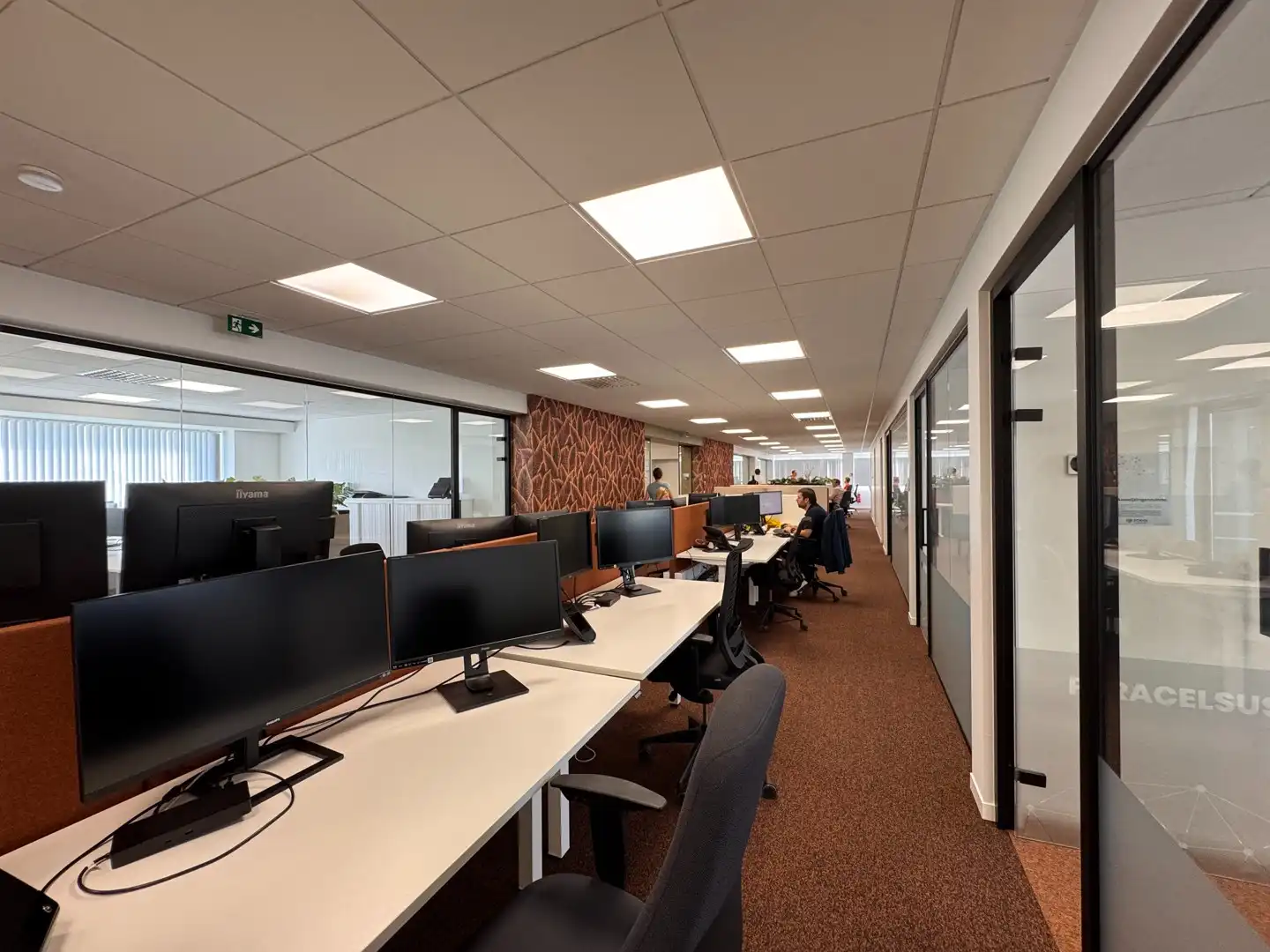 Kantoorverdieping van 450 m² te Oostkamp foto {{pictureIndex}}