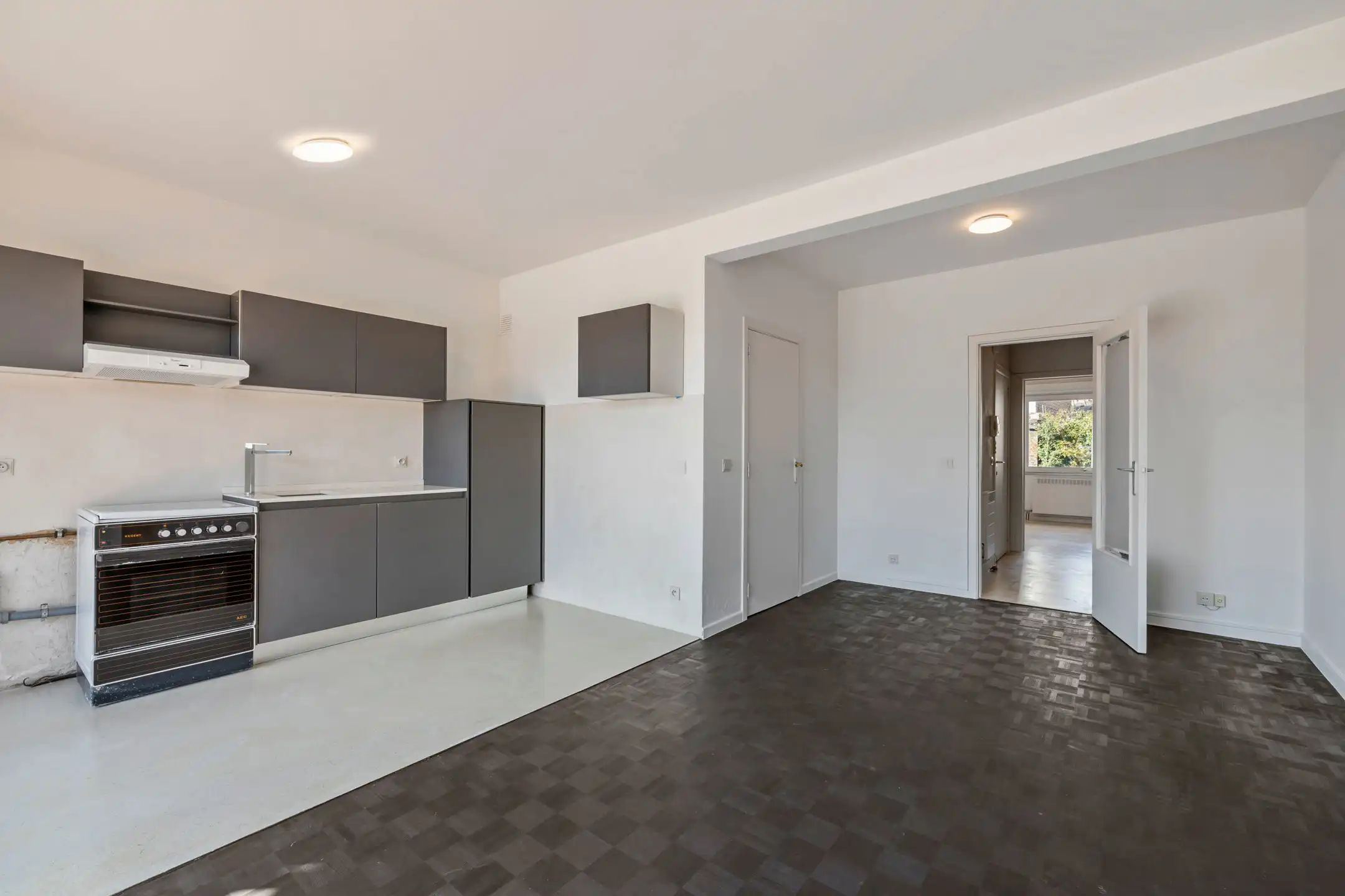 Rustig gelegen gelijkvloersappartement met parkeerplaats foto 10