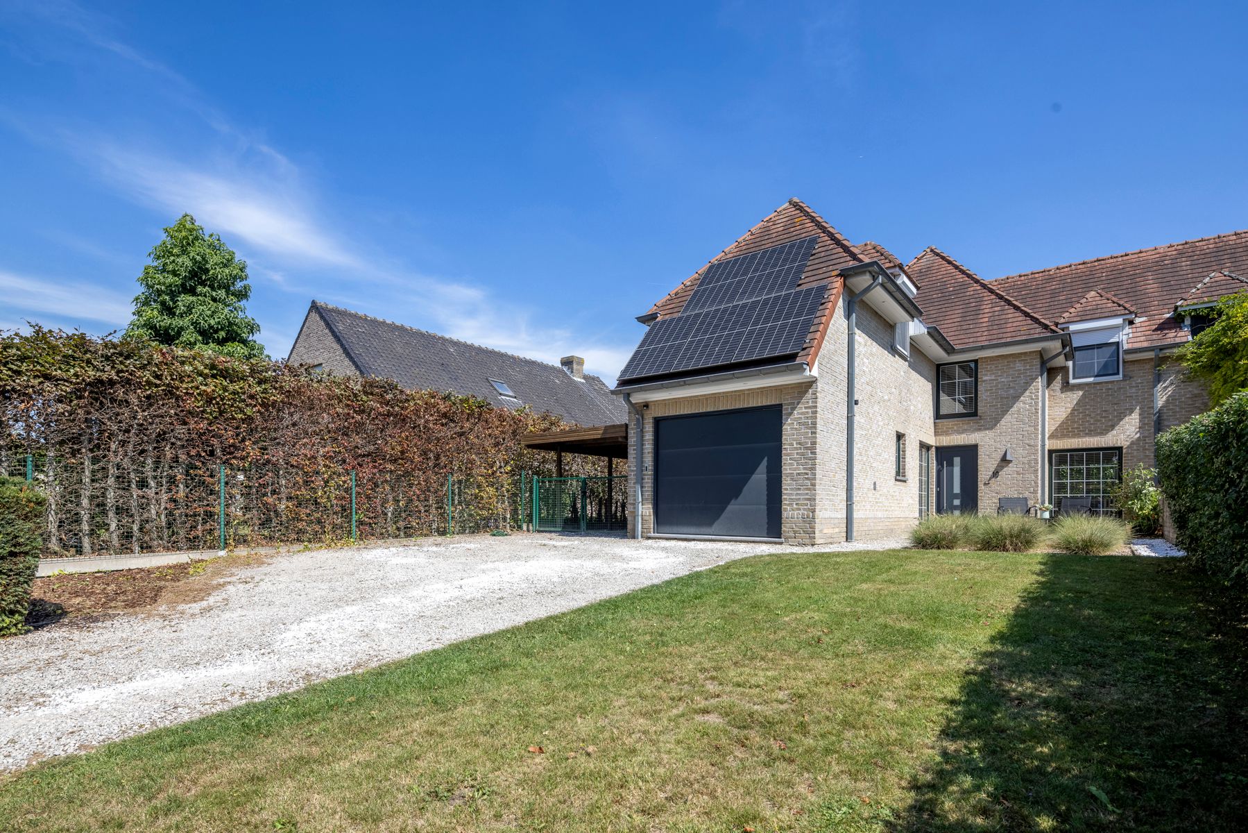 Woning met 3 slaapkamers, tuin en garage te koop! foto 2