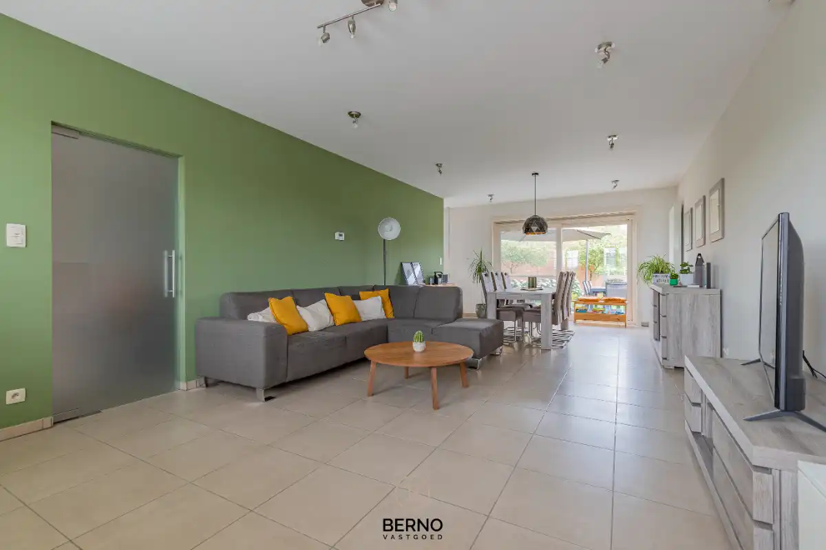 Recente en ruime gezinswoning met zonnige tuin foto 2
