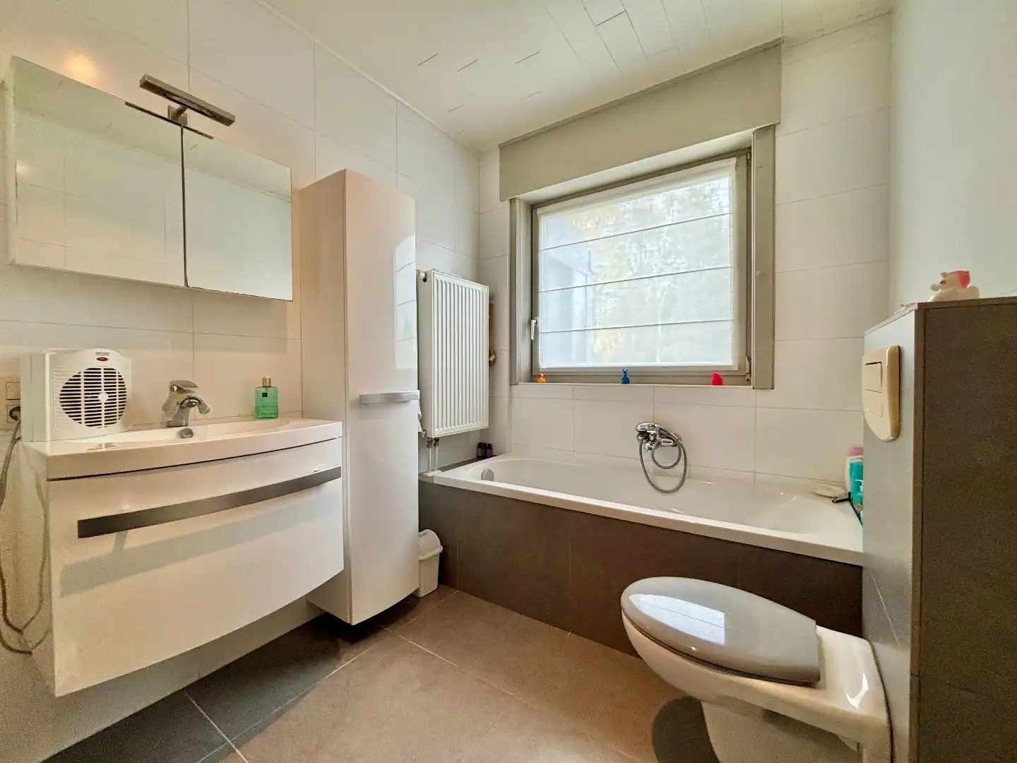 ALLEENSTAANDE VILLA OP 700M² IN EEN RUSTIGE WIJK MET 4SLPKS, GARAGE VOOR 2 WAGENS EN RUIME TUIN  foto 18