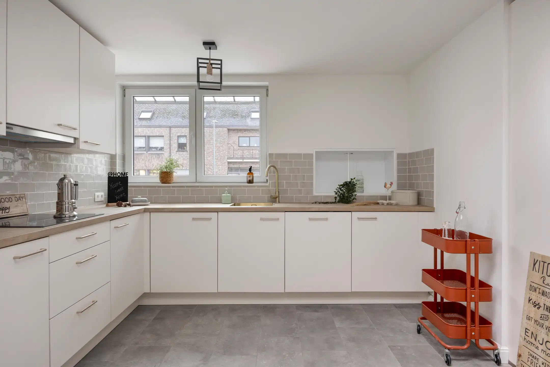 Ruime instapklare HOB met 4 slpks, tuin en garage foto 2