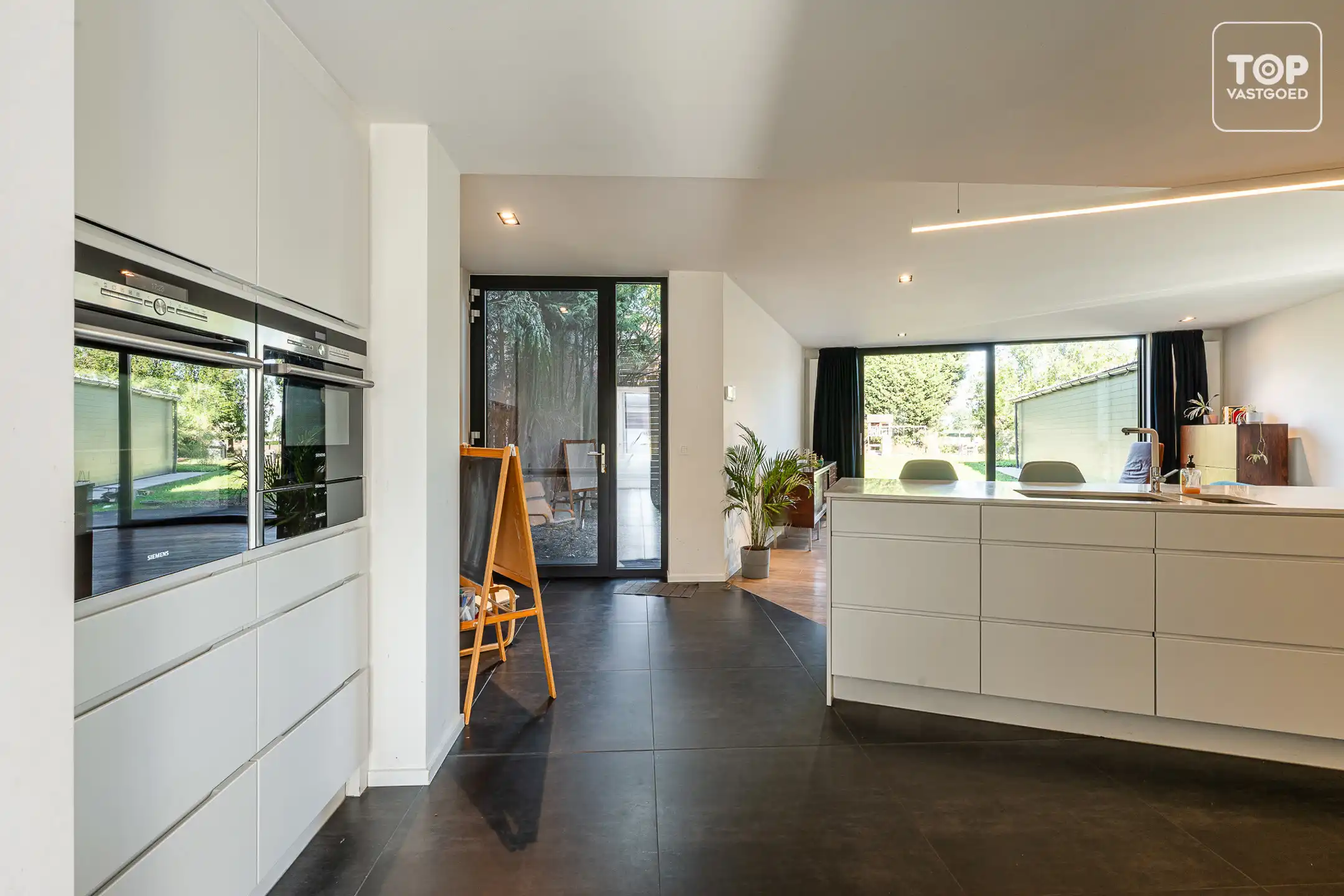 Woning met grote tuin en magazijn/loods, ideaal voor zelfstandigen!  foto 2