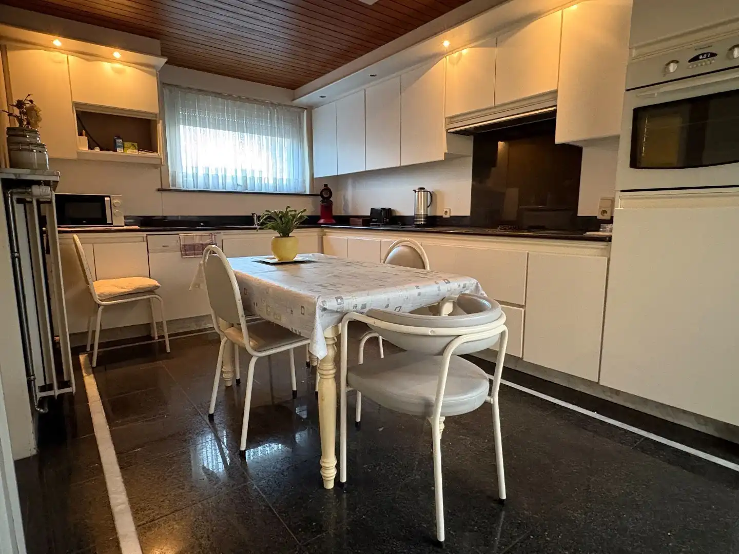 Grote hoekwoning te koop in de Bosmolens te Izegem met 3 slaapkamers, ruime tuin en een zolder met veel mogelijkheden. foto 8