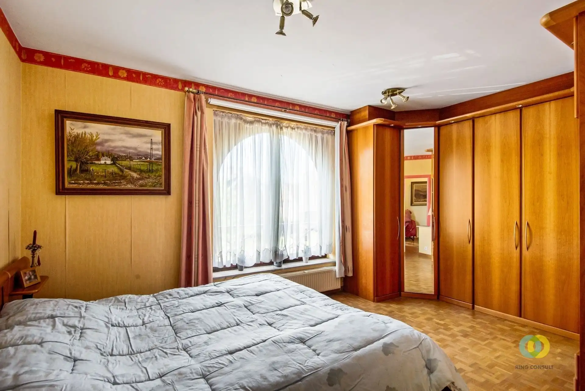 Ruime villa met 4 slaapkamers, bureau en garage   foto 13