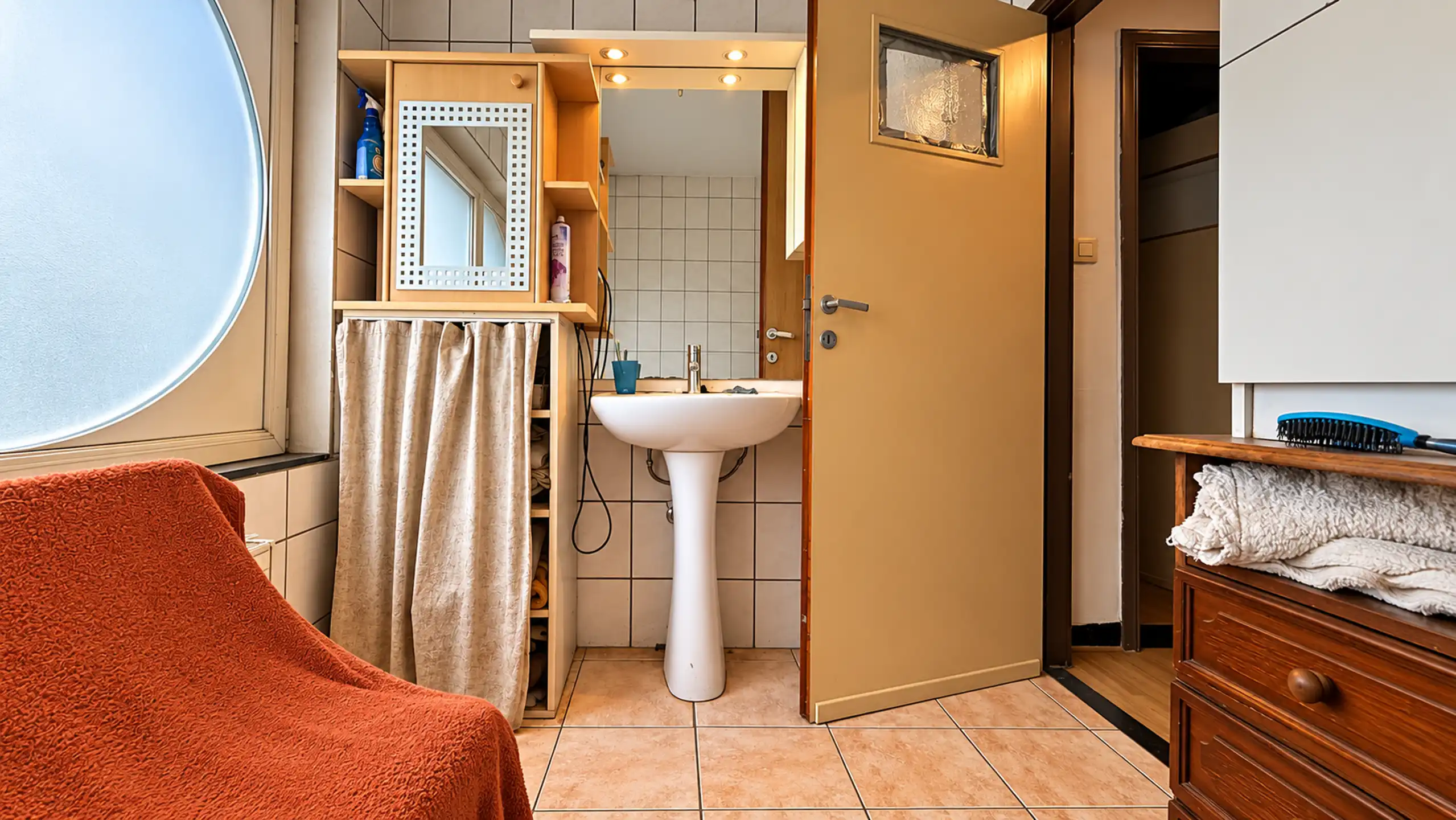Instapklare halfopen bebouwing met zonnige tuin en garagebox foto 18
