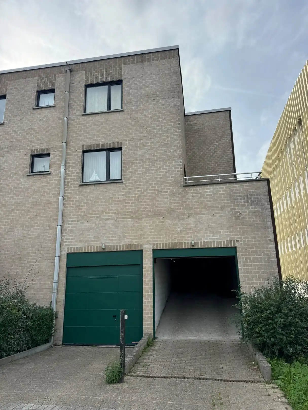 Praktische garage foto 6