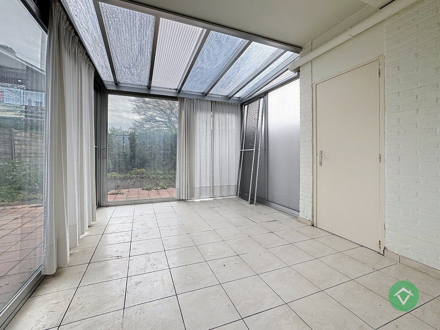 Gelijkvloers appartement met autostandplaats en garage te Roeselare  foto 5