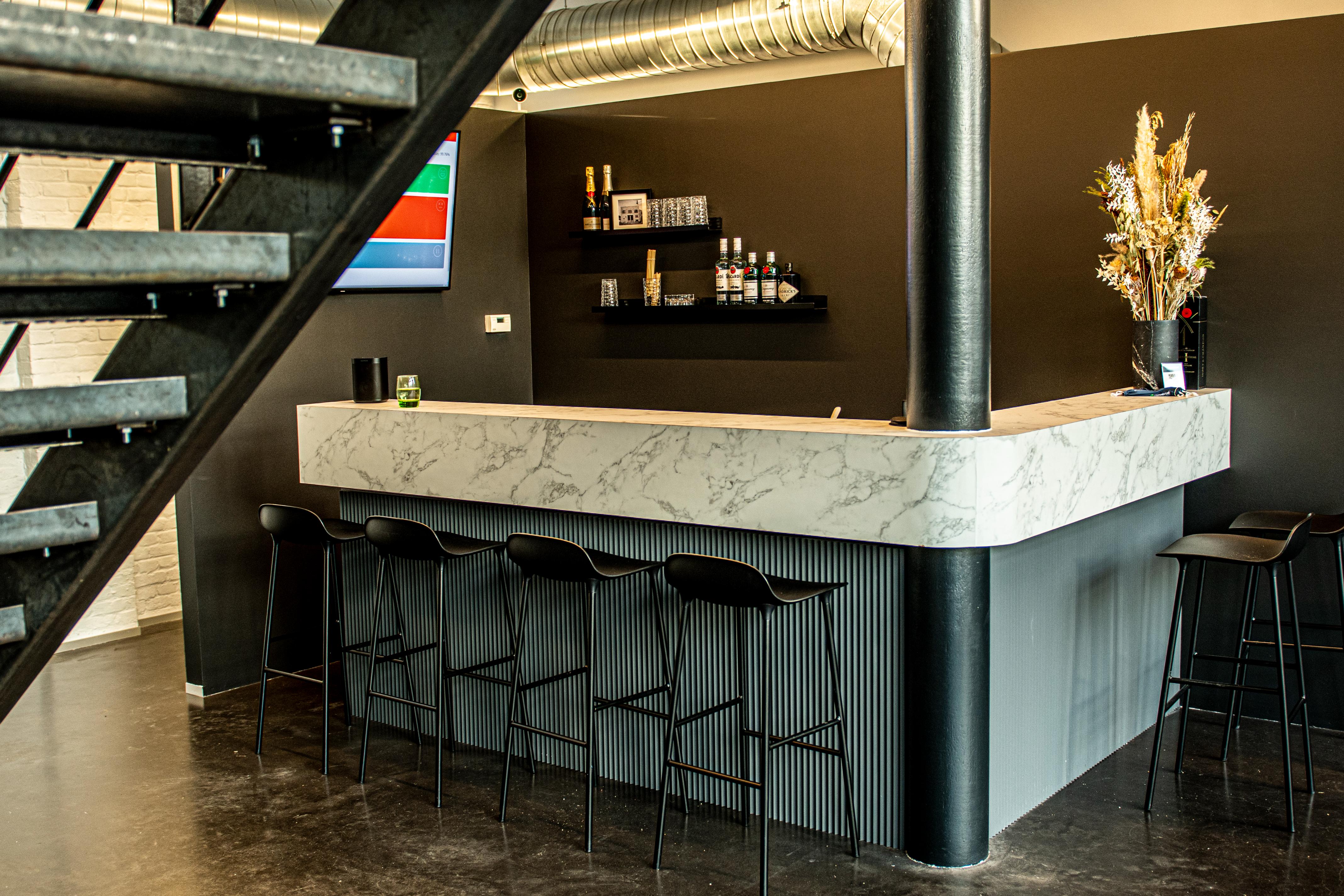 LUXE BEMEUBELDE KANTOREN MET PARKING foto 24