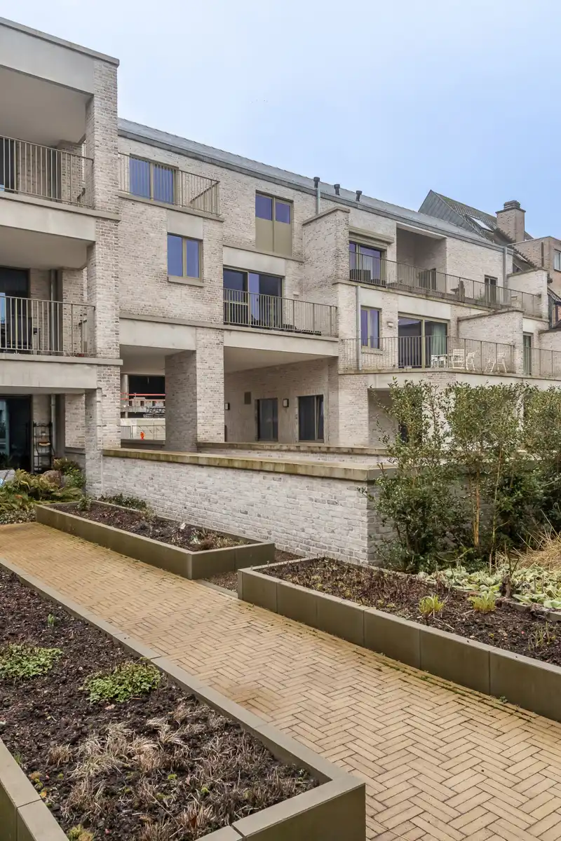 Recent 1-slaapkamer appartement, terras en autostaanplaats foto 24