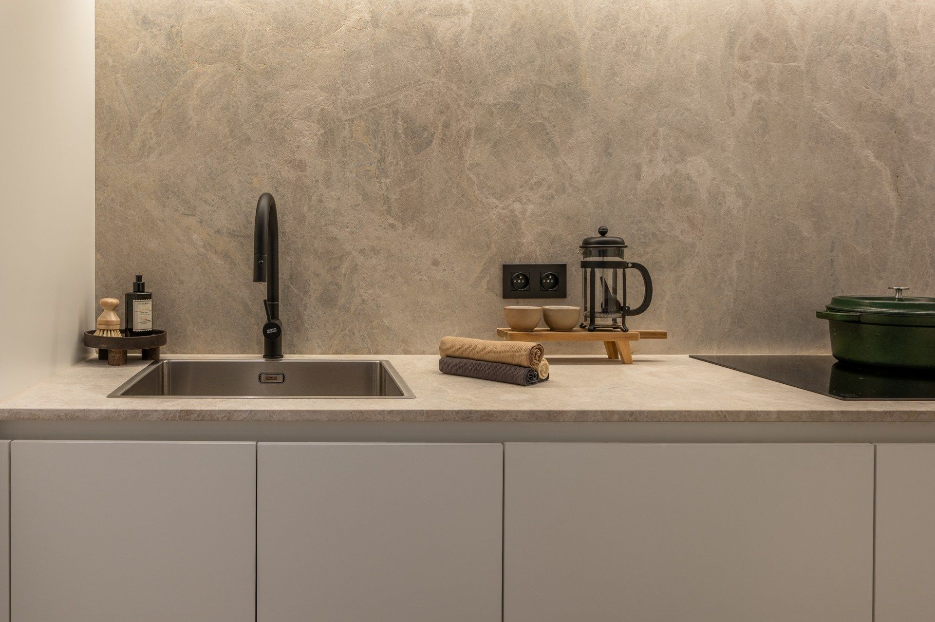 Stijlvol en volledig gerenoveerd appartement op wandelafstand van zee en het commerciële centrum. foto 17