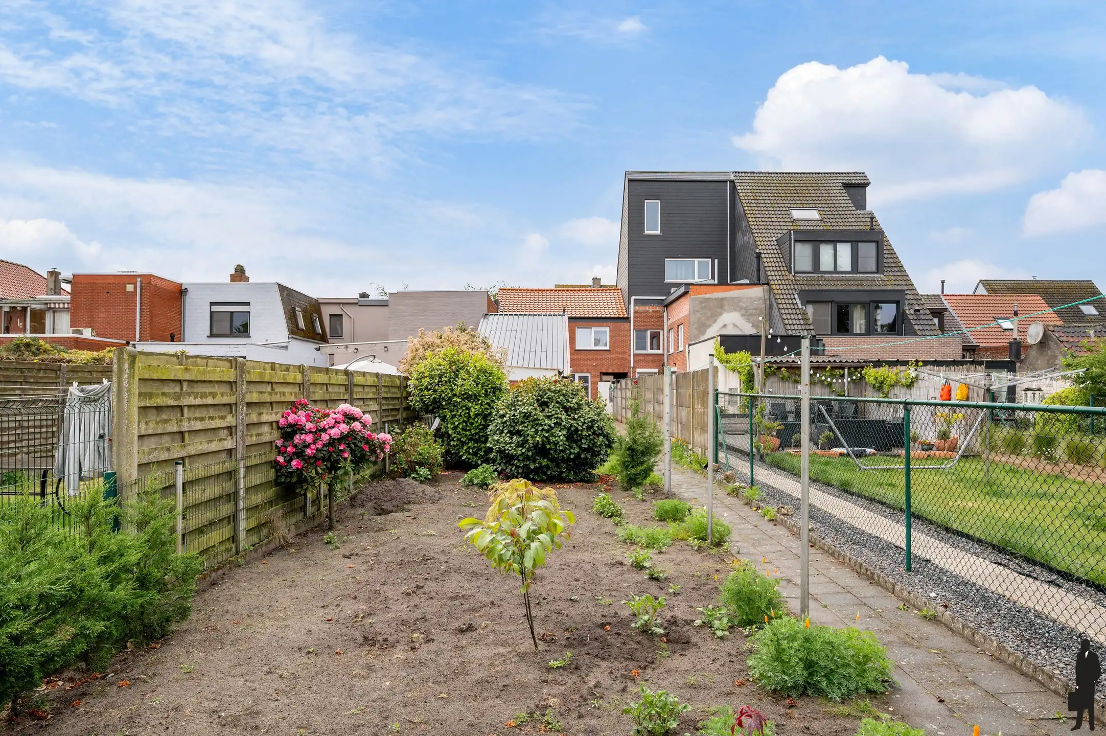 Charmante gerenoveerde rijwoning met zij-ingang en tuin in centrum Essen. foto 23
