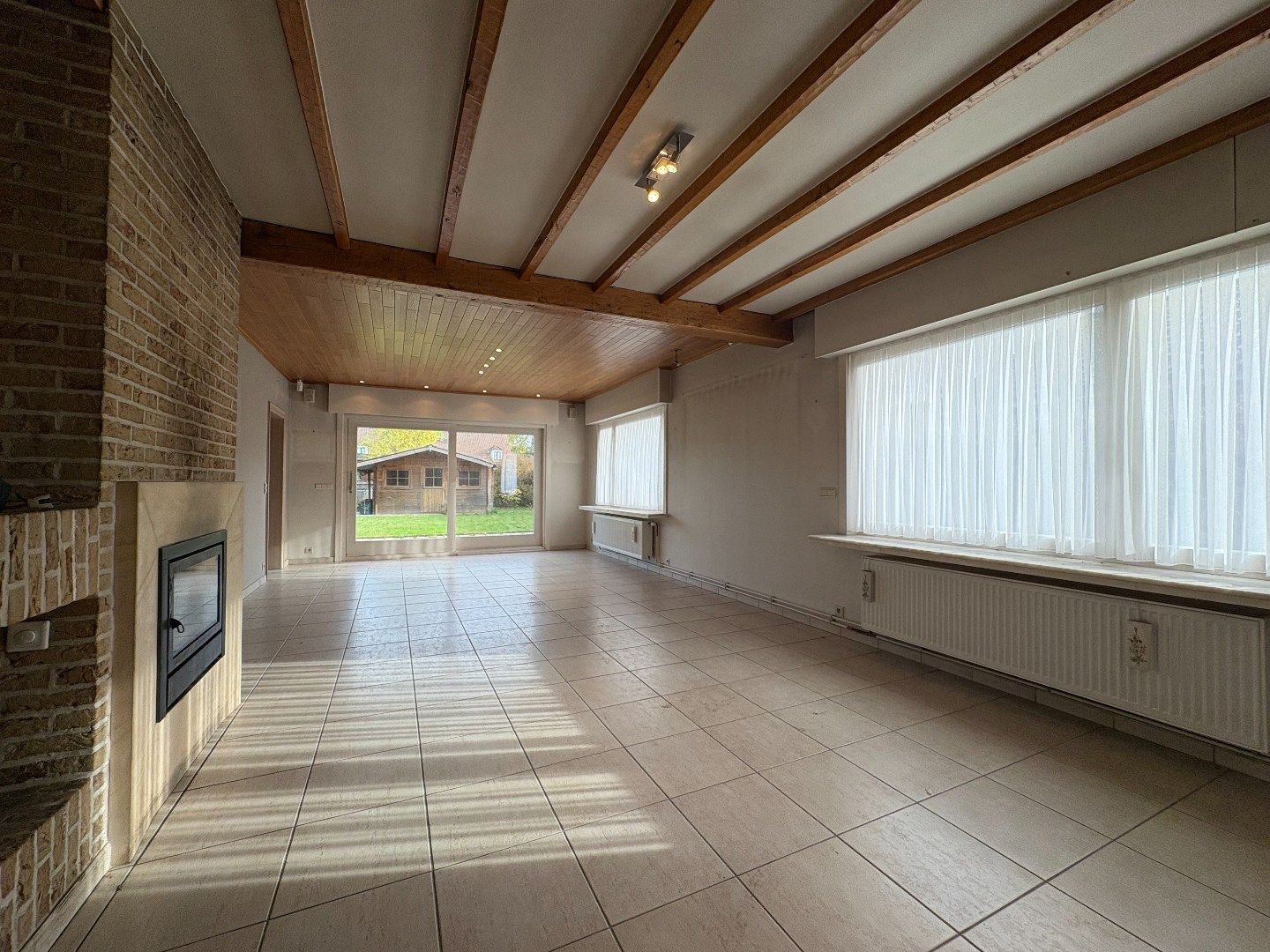 Ruime en goed onderhouden bungalow met zonnige tuin– Elverdinge dorpskern. Opp: 884m². foto 6