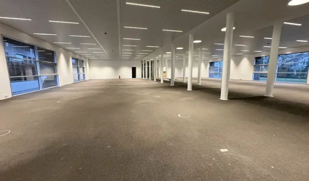 Vernieuwde kantoren te huur in Crepain gebouw aan Zuiderpoort in Gent foto 8