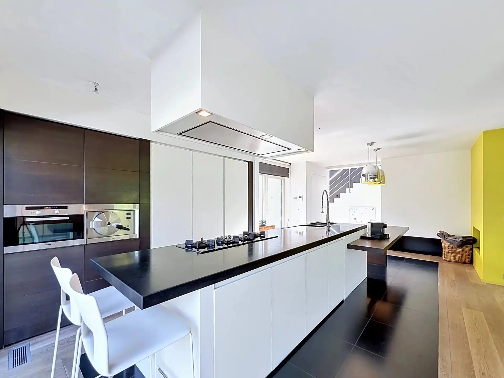 Moderne woning met 3 slaapkamers en praktijk of kantoorruimte op mooi perceel foto 16