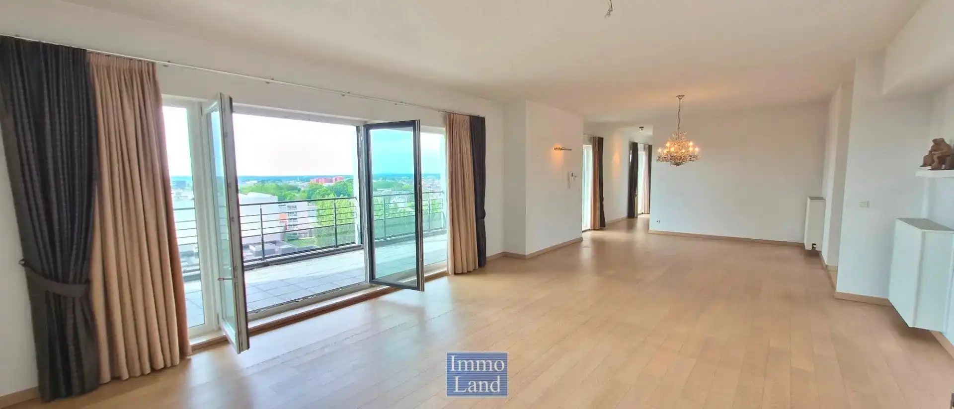 Ruim en energiezuinig appartement van 140 m2 met een groot terras van 40m². foto 2