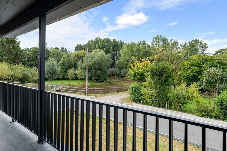 VOLLEDIG GERENOVEERDE BUNGALOW MET 3 SLAAPKAMERS EN EEN PRACHTIGE TUIN foto 4