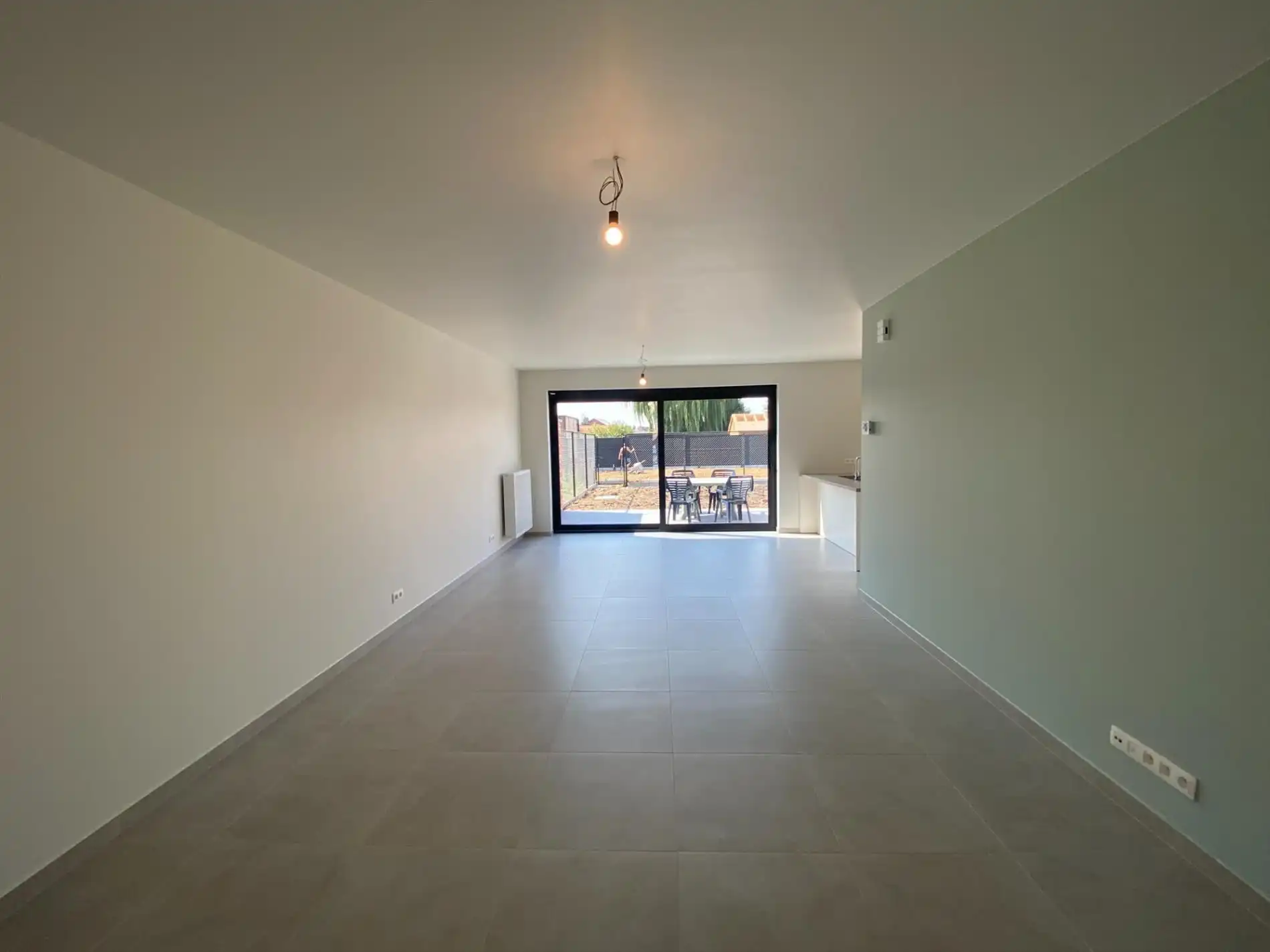 Uitstekend gelegen nieuwbouwwoning met garage foto 2