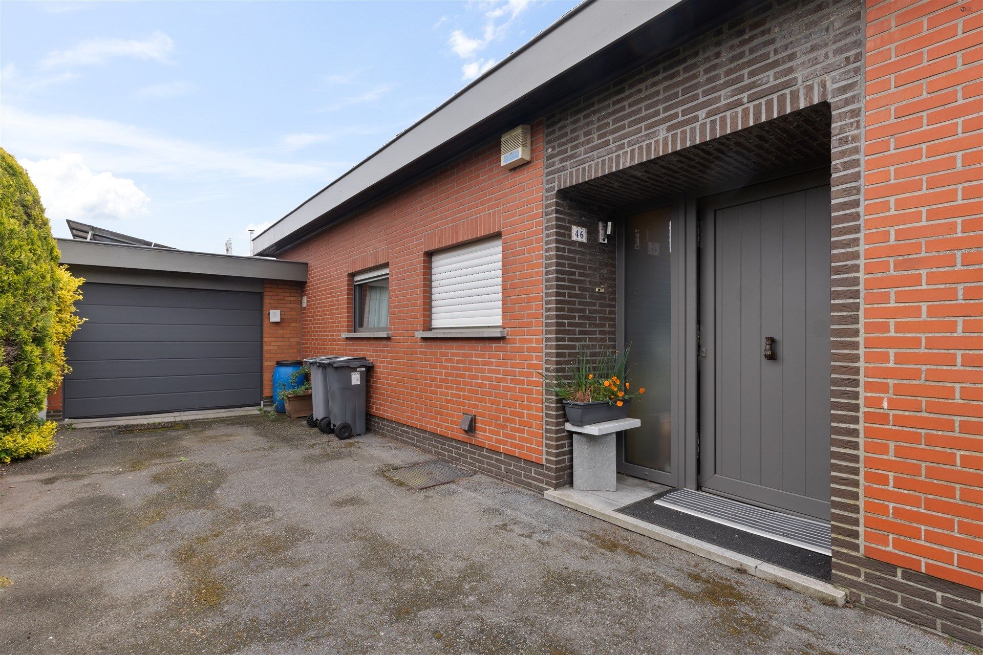 Rustig gelegen bungalow op 578m² grond met 33 zonnepanelen foto 2