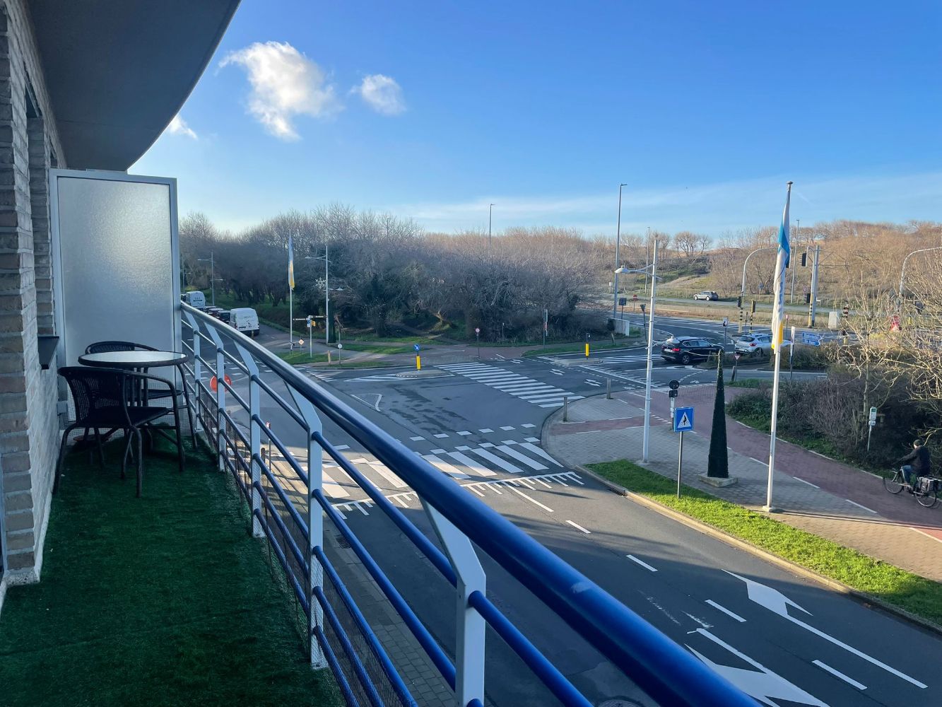 Gerenoveerd 2 slaapkamer appartement met zicht op de duinen foto 11