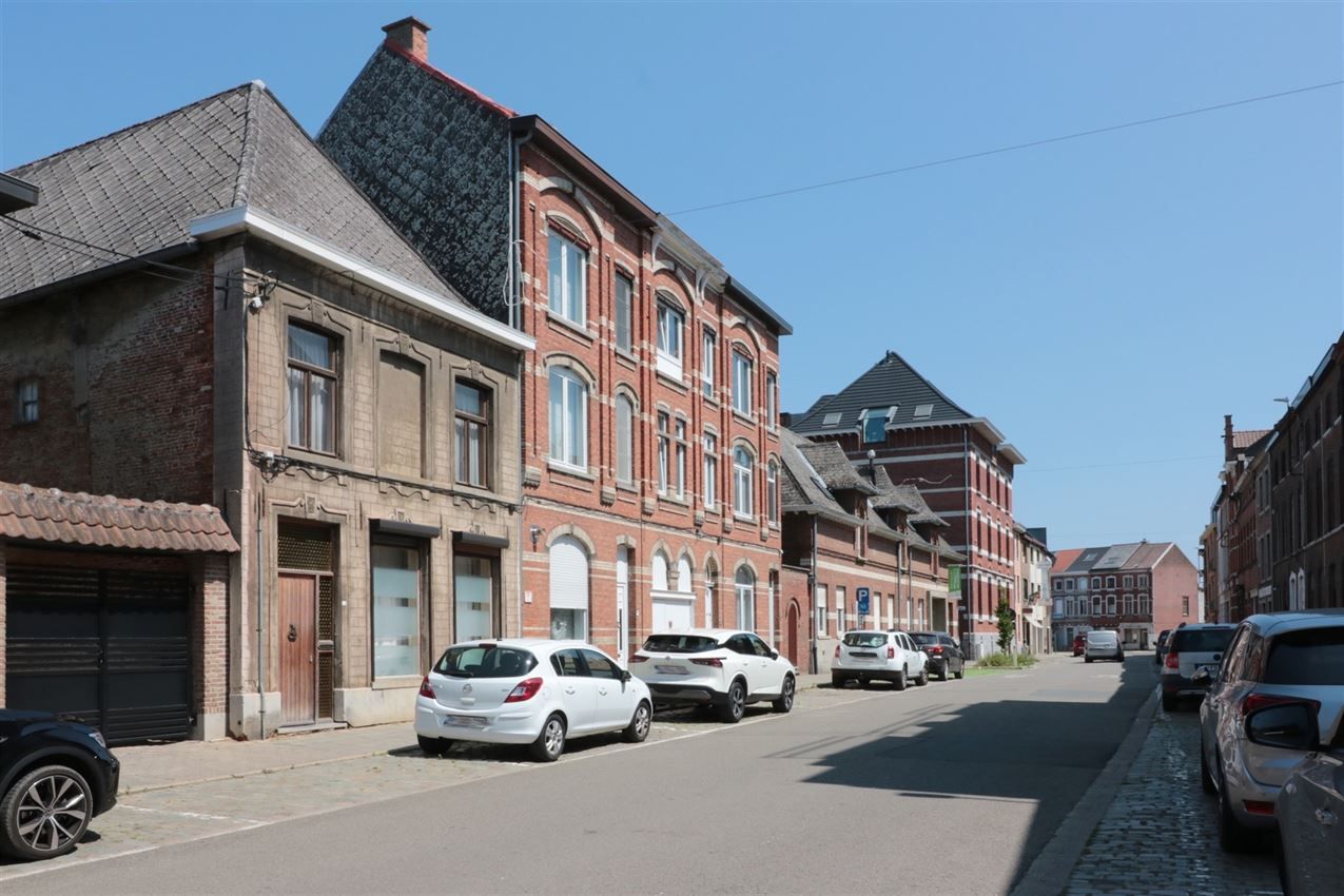 omgeving station en ziekenhuis, stadstuin, label D, neogotische stijl foto 3