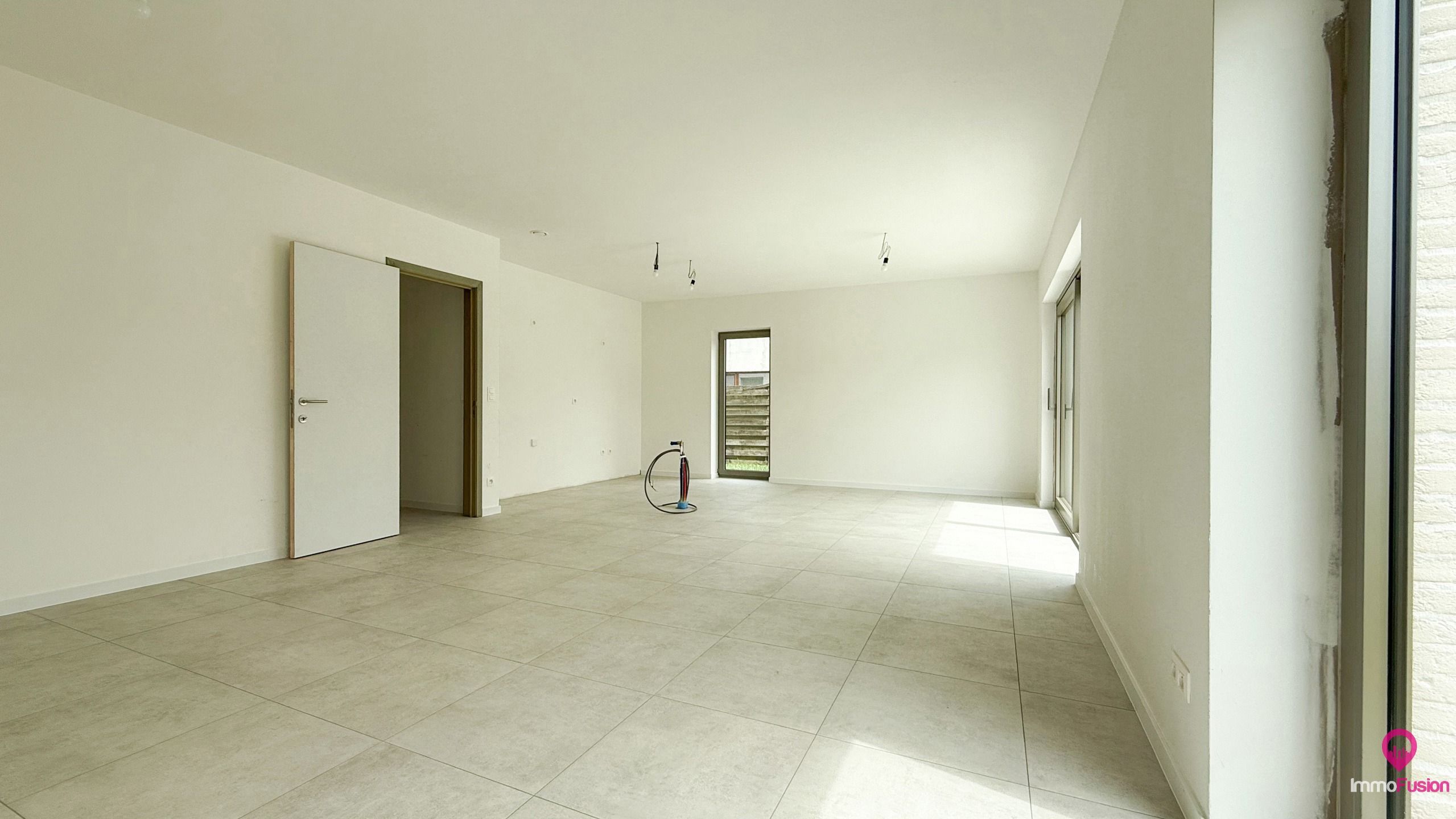 Gelijkvloers appartement met 3 slaapkamers en met een tuin! foto 3