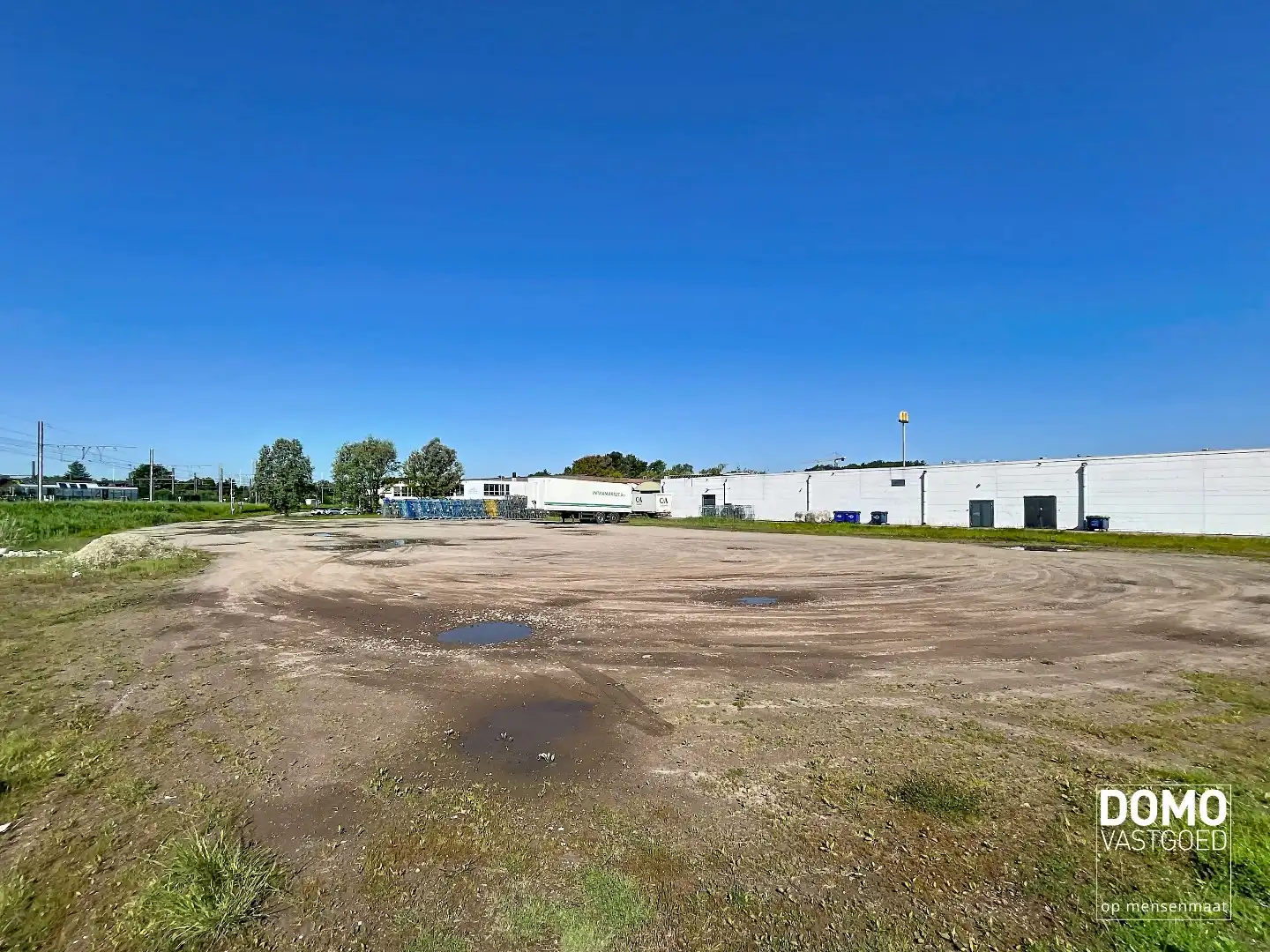 Ruim bedrijfsterrein te Hasselt met een oppervlakte van +/-55 are  foto {{pictureIndex}}