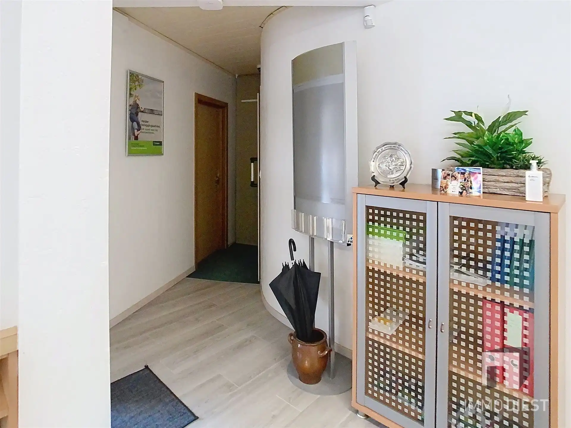 Gelijkvloers kantoorpand op strategische ligging  foto 12