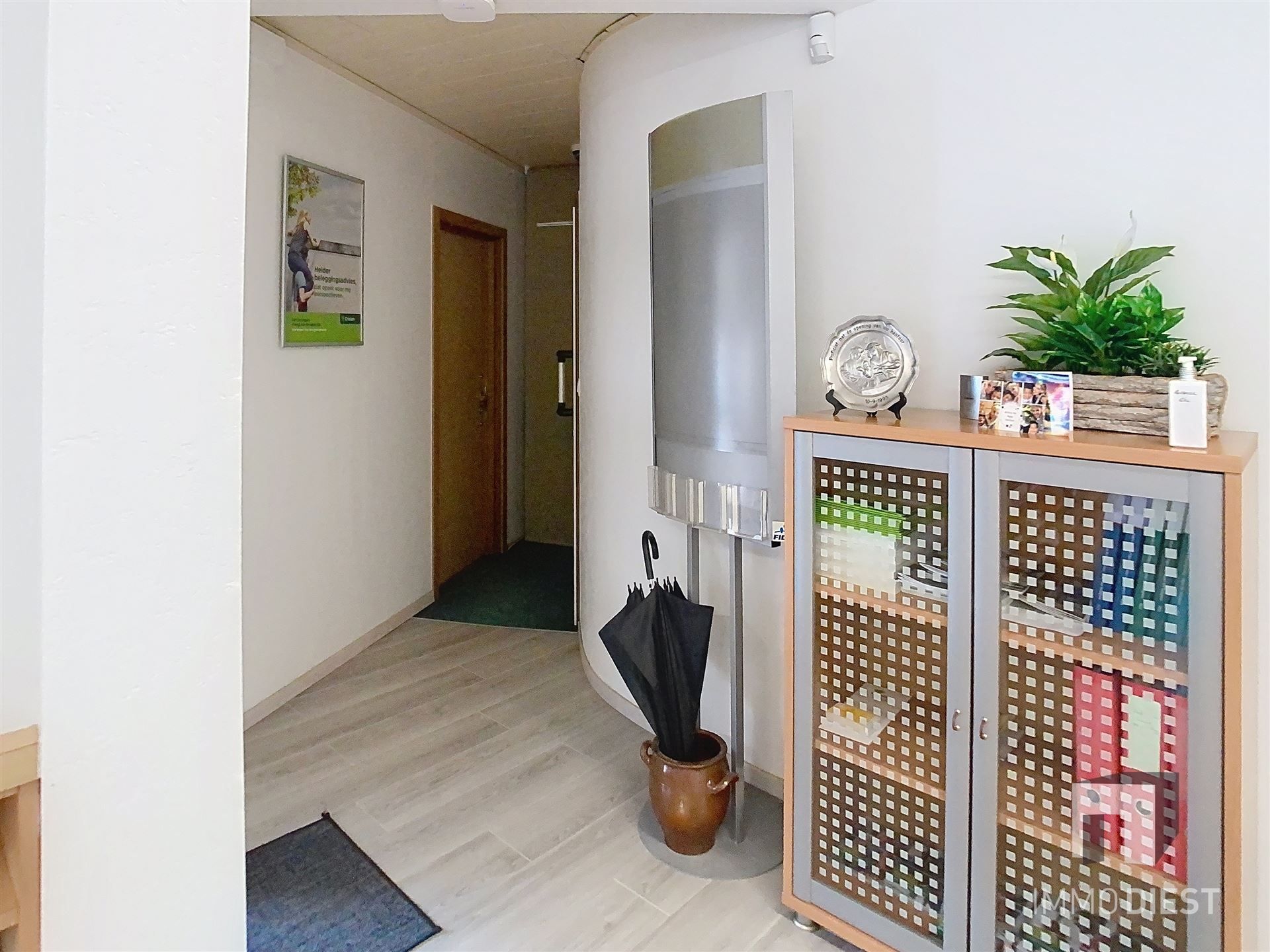 Gelijkvloers kantoorpand op strategische ligging  foto 12