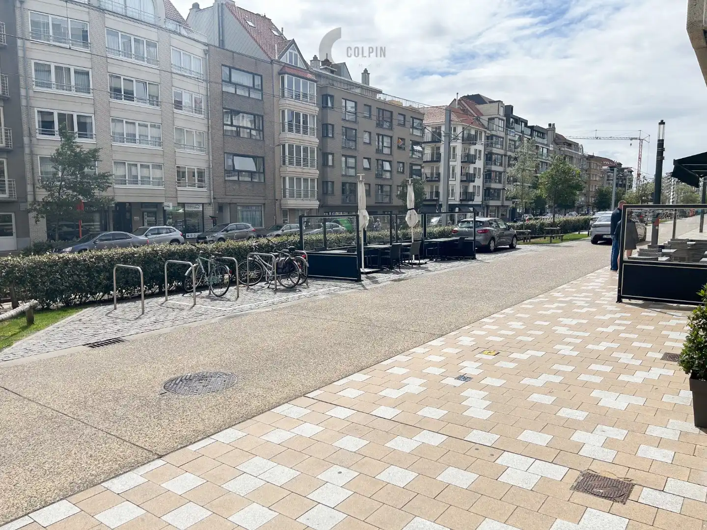 Instapklaar handelspand op topligging in hartje Knokke-Heist, nabij de zeedijk en het Heldenplein. foto 3