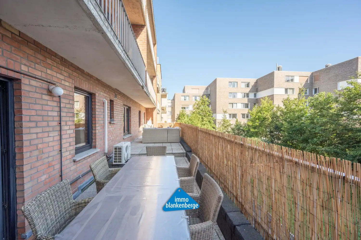 Zeer Ruim en Stijlvol gerenoveerd appartement van 232m² op een toplocatie vlak bij het strand. foto 15