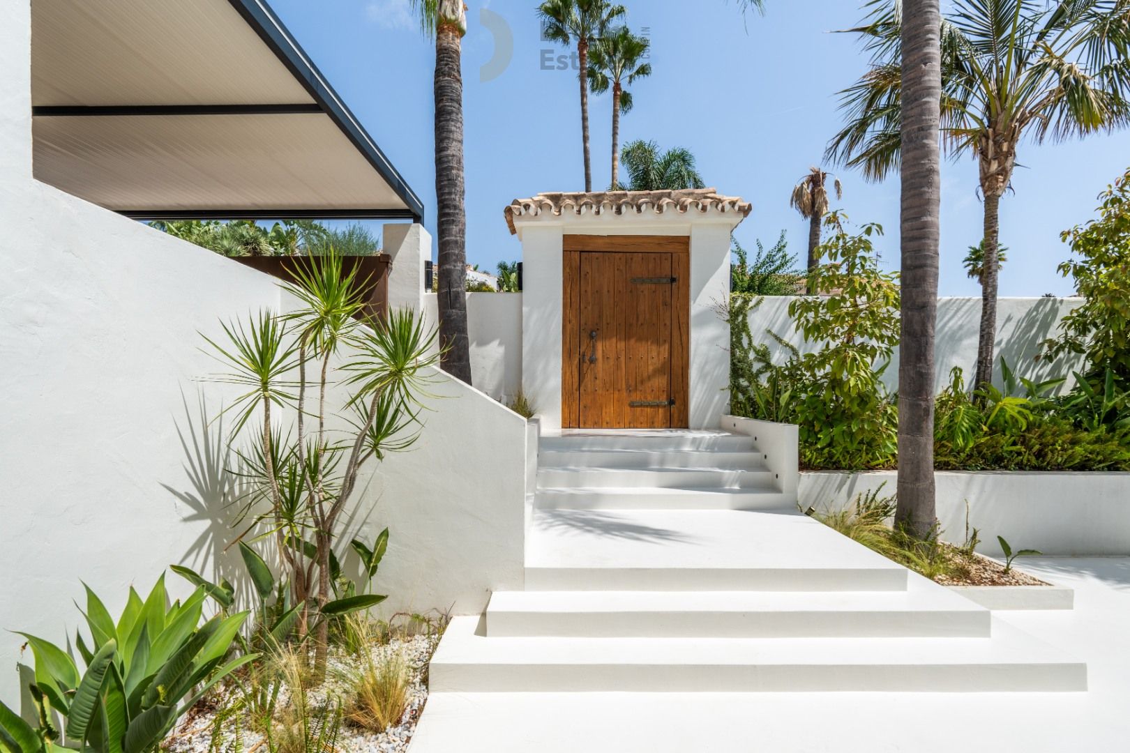 Unieke eerstelijns golfvilla in een exclusieve 'gated community' te Nueva Andalucia foto 38