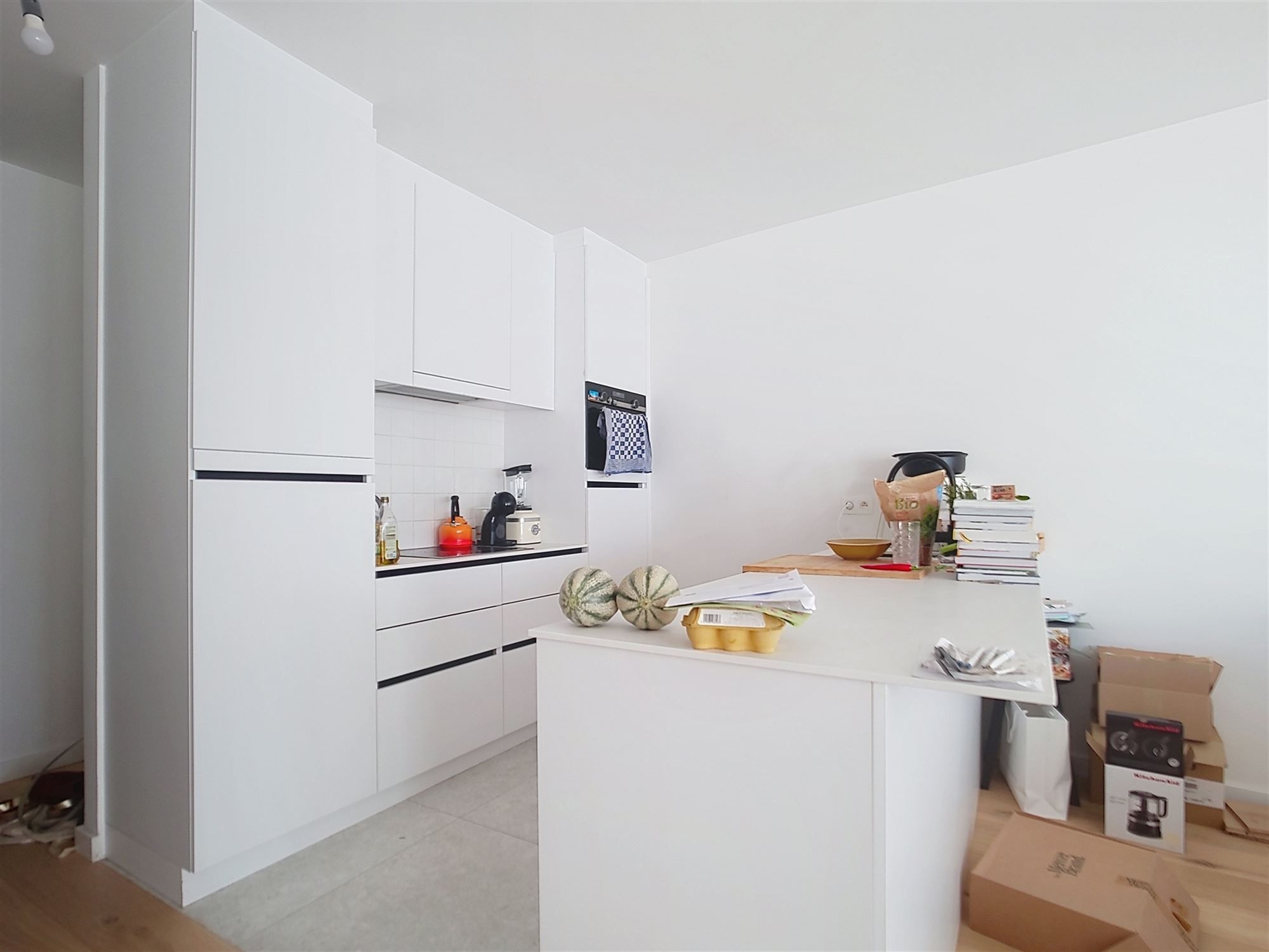 Prachtig gerenoveerd appartement met 2 slaapkamers. foto 3