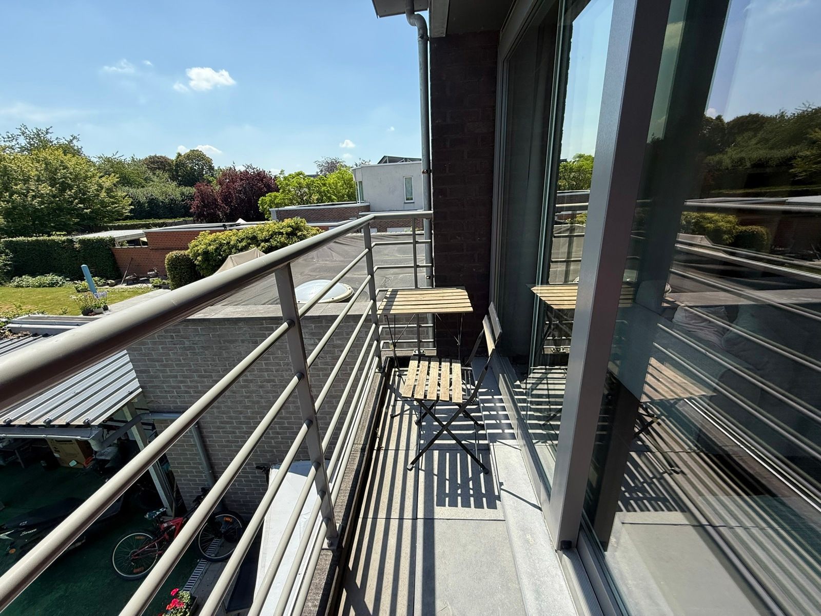 Appartement met terras en autostaanplaats  foto 4