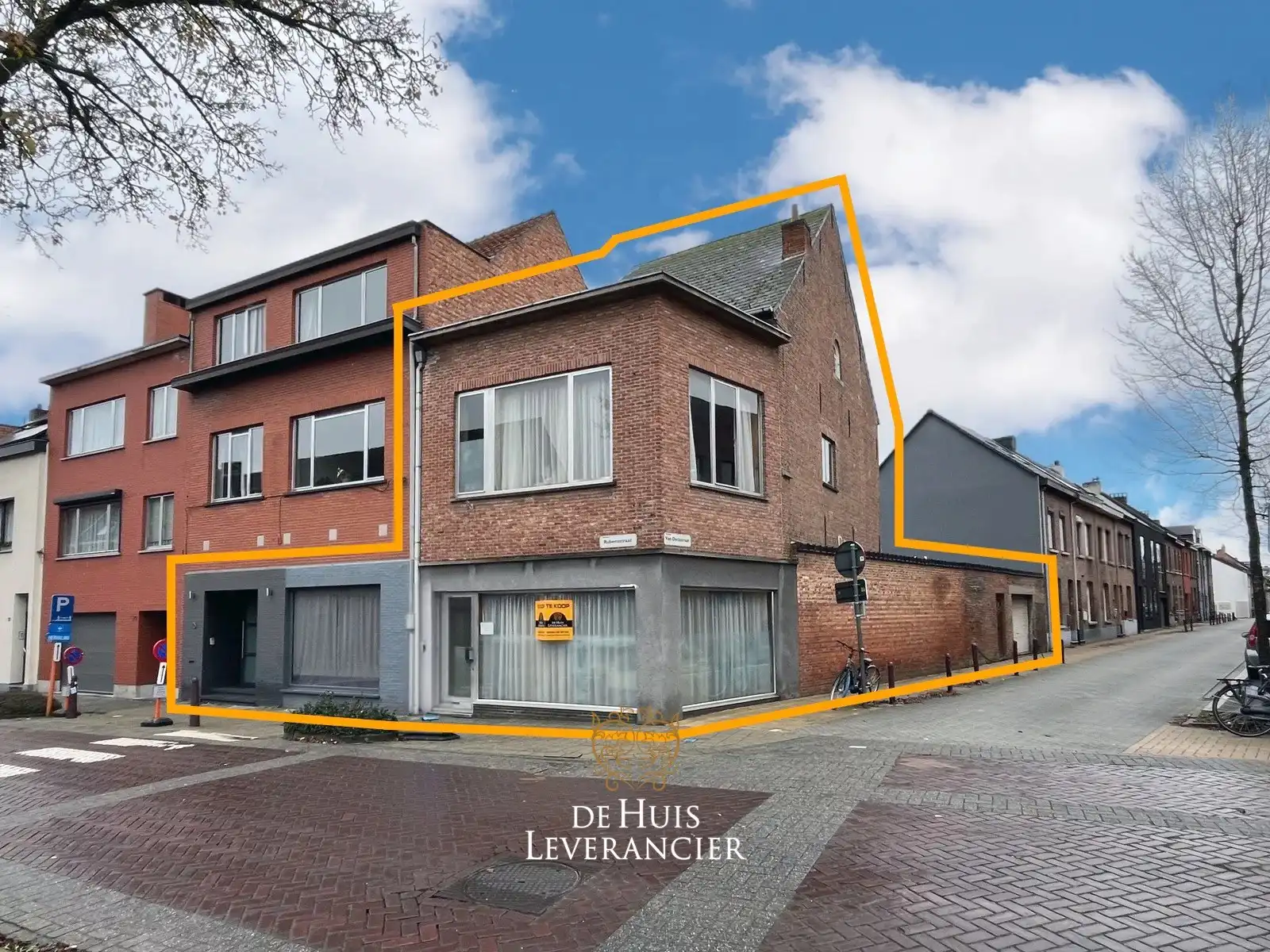 Te renoveren woonst in centrum Kontich te koop met 1001 mogelijkheden foto {{pictureIndex}}