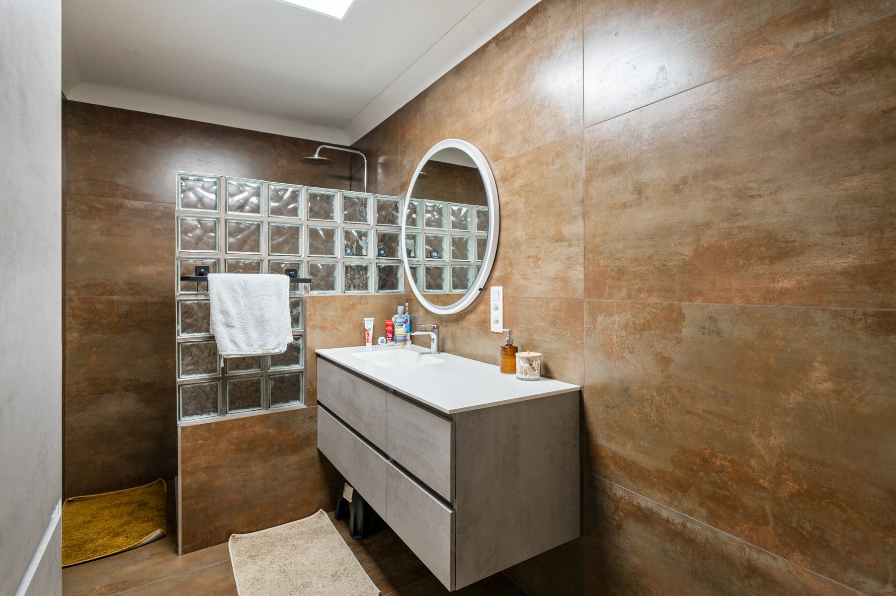 Recente en energiezuinige duplex met staanplaats foto 12