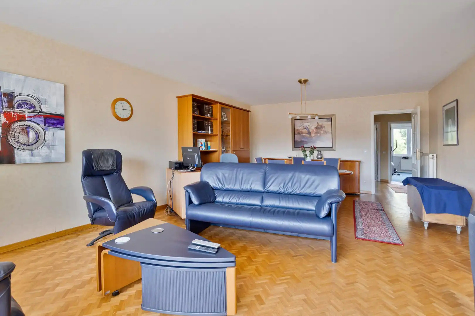 Ruim en goed onderhouden 2 slpk appartement met terras en garage foto 5