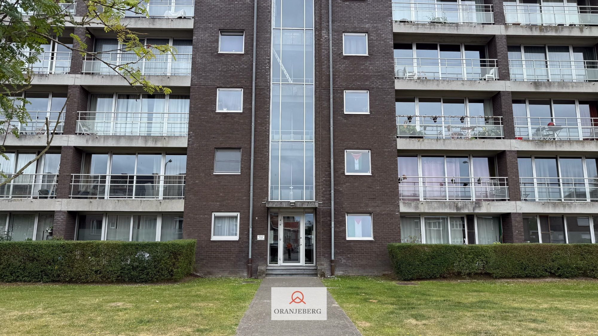 één slpk app met open zicht op het groen  en water foto 37