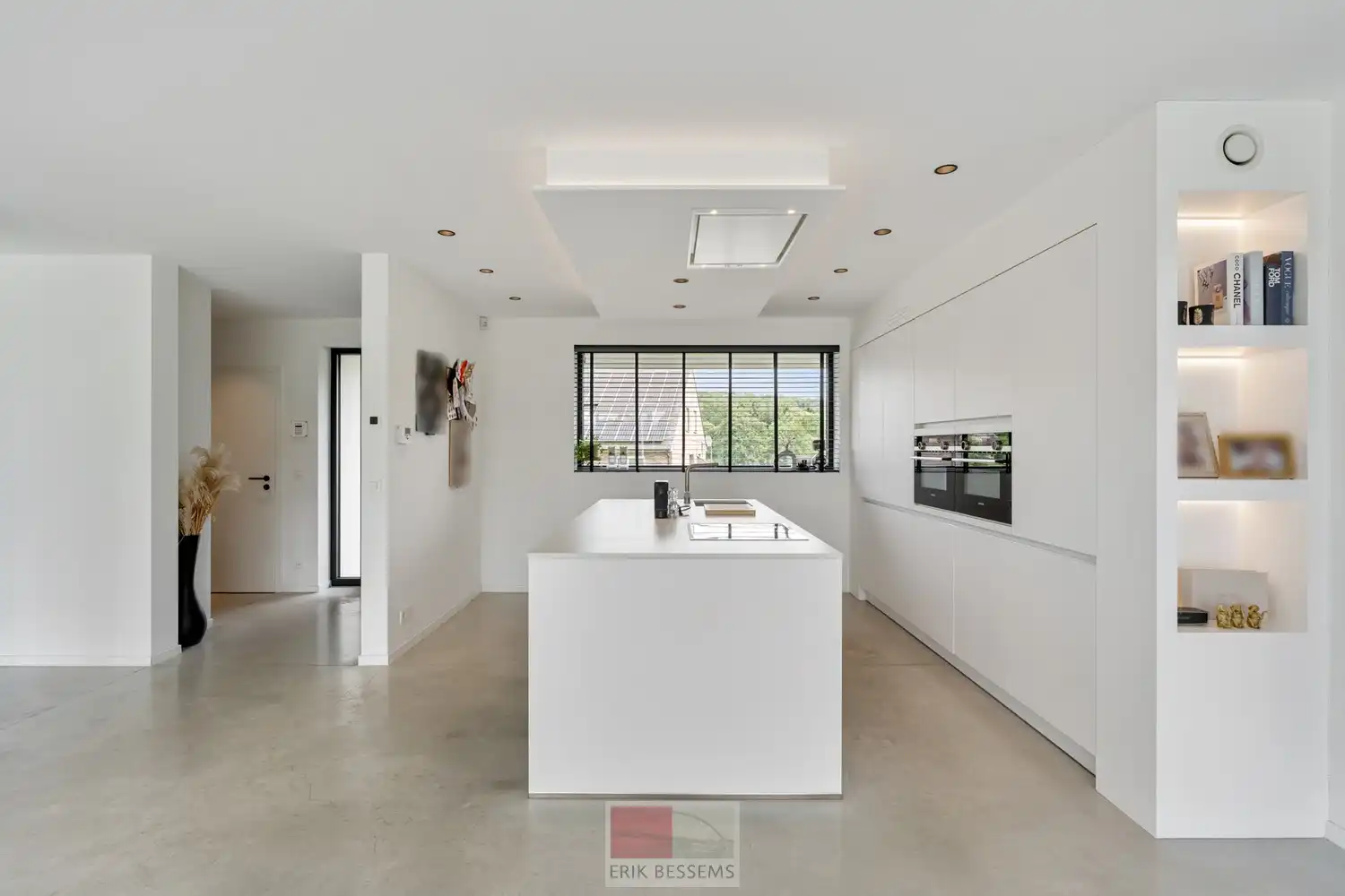 Energiezuinige, moderne woning met een bewoonbaar oppervlakte van circa 195 m², gelegen op een perceel van 776 m² in een rustige en groene omgeving. foto 4