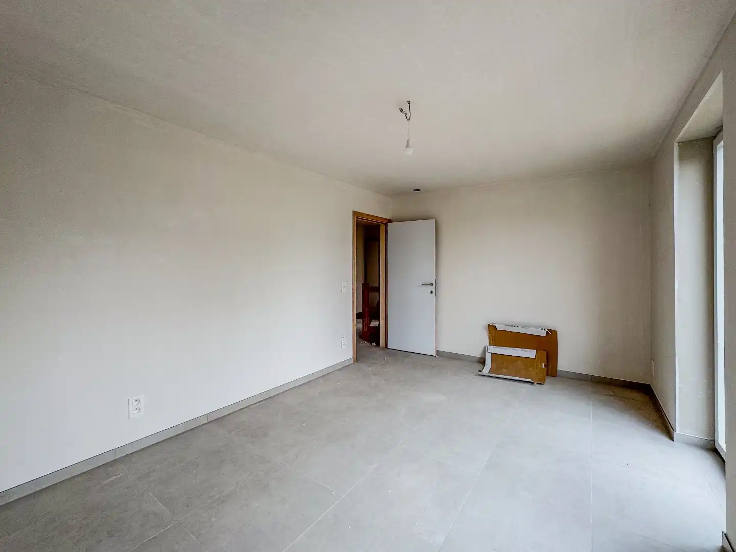 Nieuwbouwwoning met 4 slaapkamers, carport en tuin foto 12