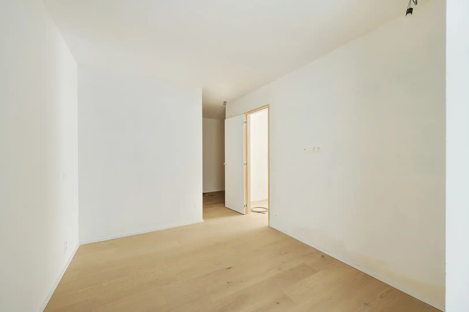 Prachtig nieuwbouwappartement met 2 slaapkamers gelegen op de gelijkvloerse verdieping. foto 14