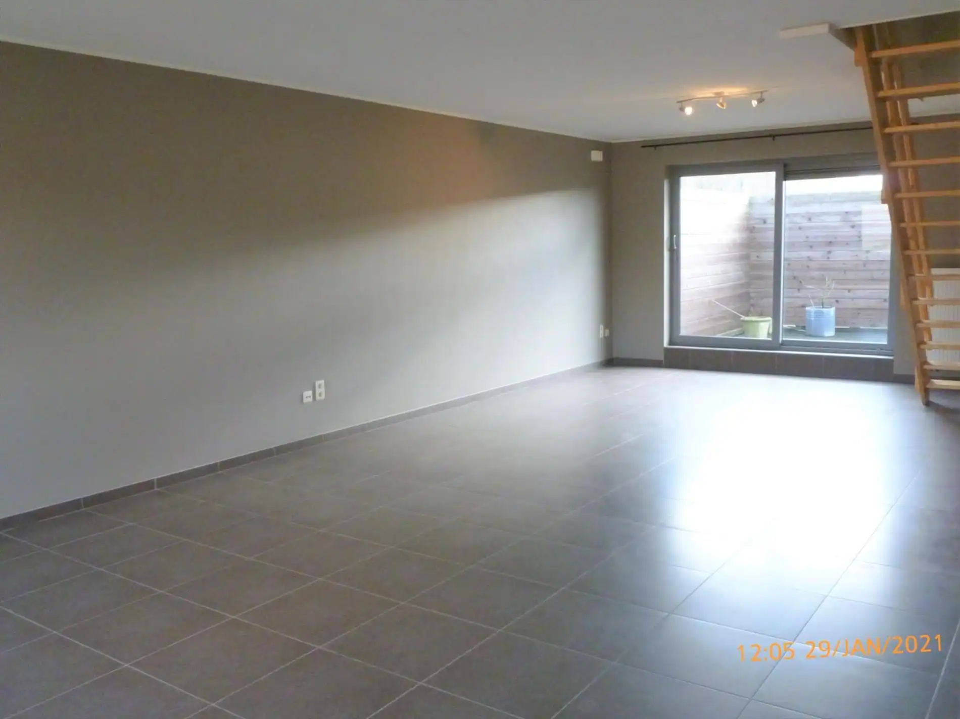 TE HUUR HALEN Ruim appartement 3 slpk foto 3