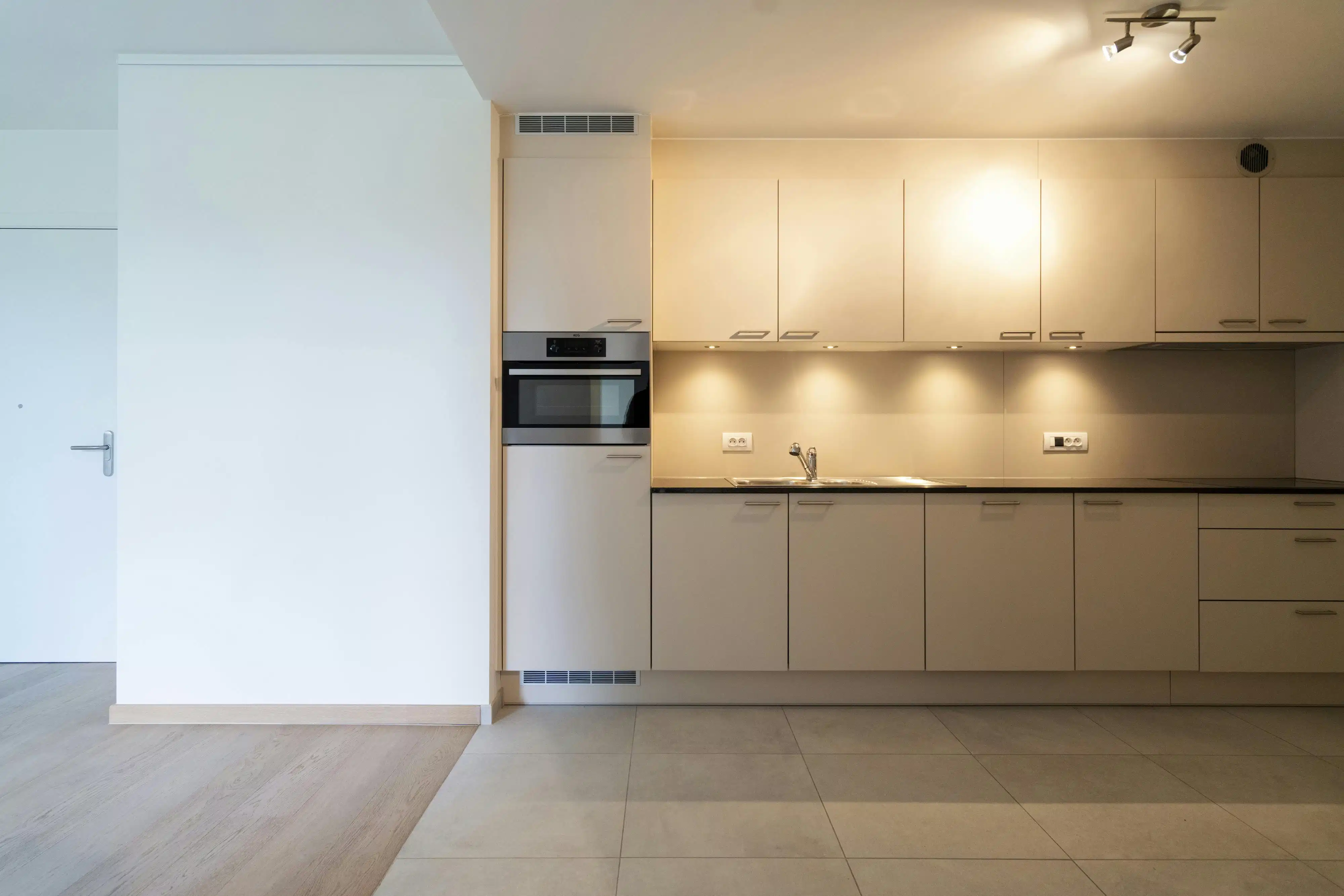 Verzorgde assistentiewoning met terras en uitzicht te Zwevegem foto 4