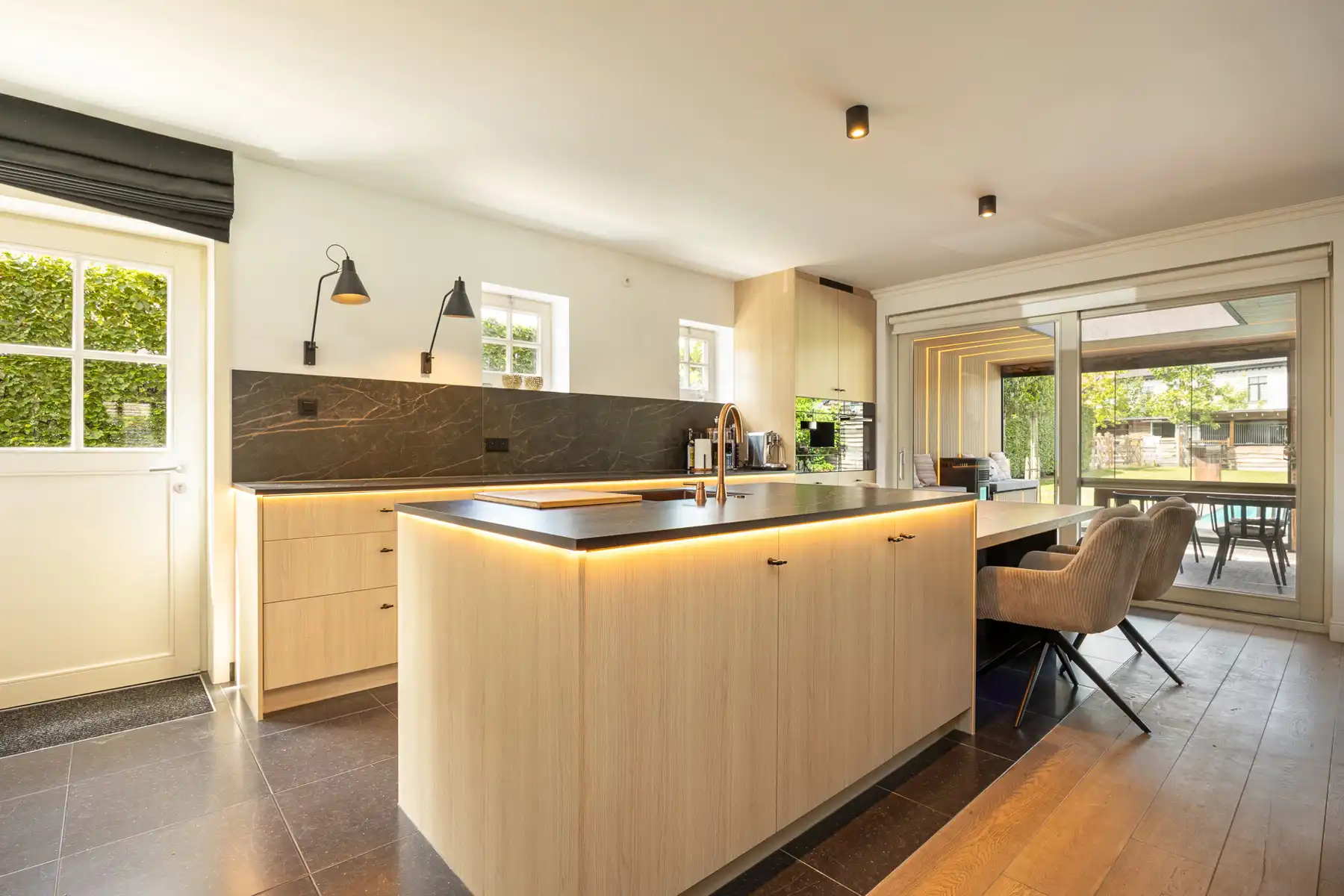 Villa met zwembad en paardenaccomodatie foto 6