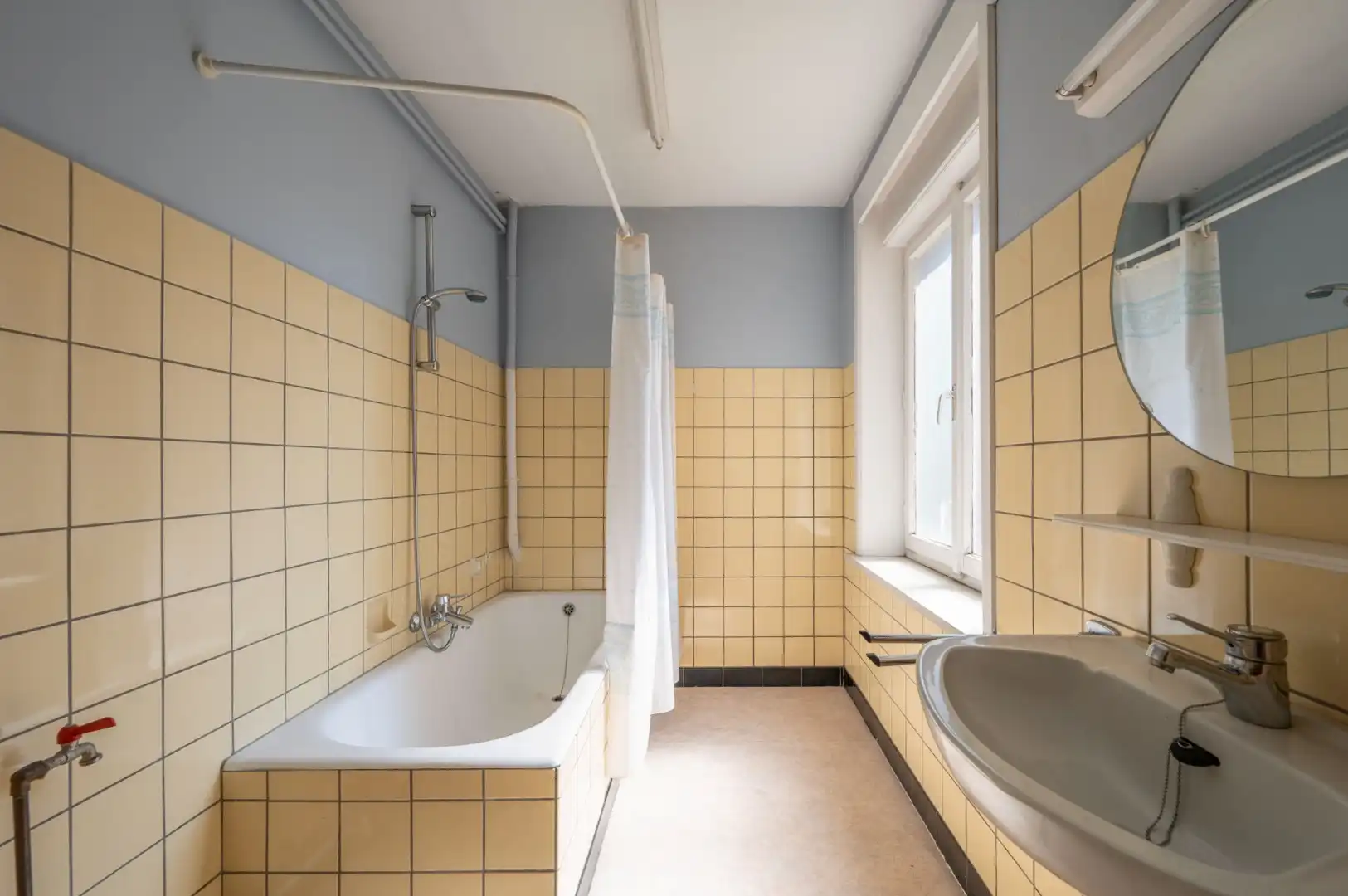 Opbrengsteigendom met uitstekende commerciële ligging in Brugge foto 11