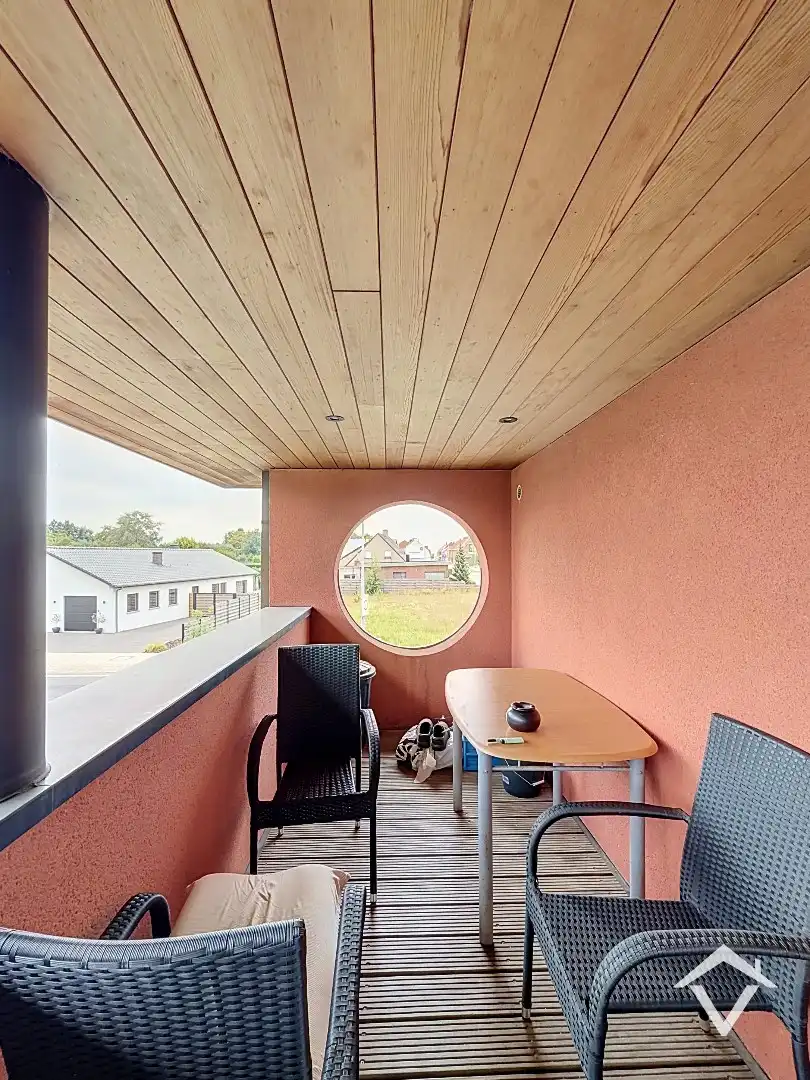 Instapklaar appartement met 2 slaapkamers, 2 terrassen, garage en tuin te Roeselare. foto 21