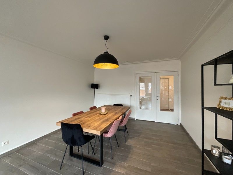 Gunstig gelegen appartement met twee slaapkamers, terras, tuin en autostaanplaats foto 4