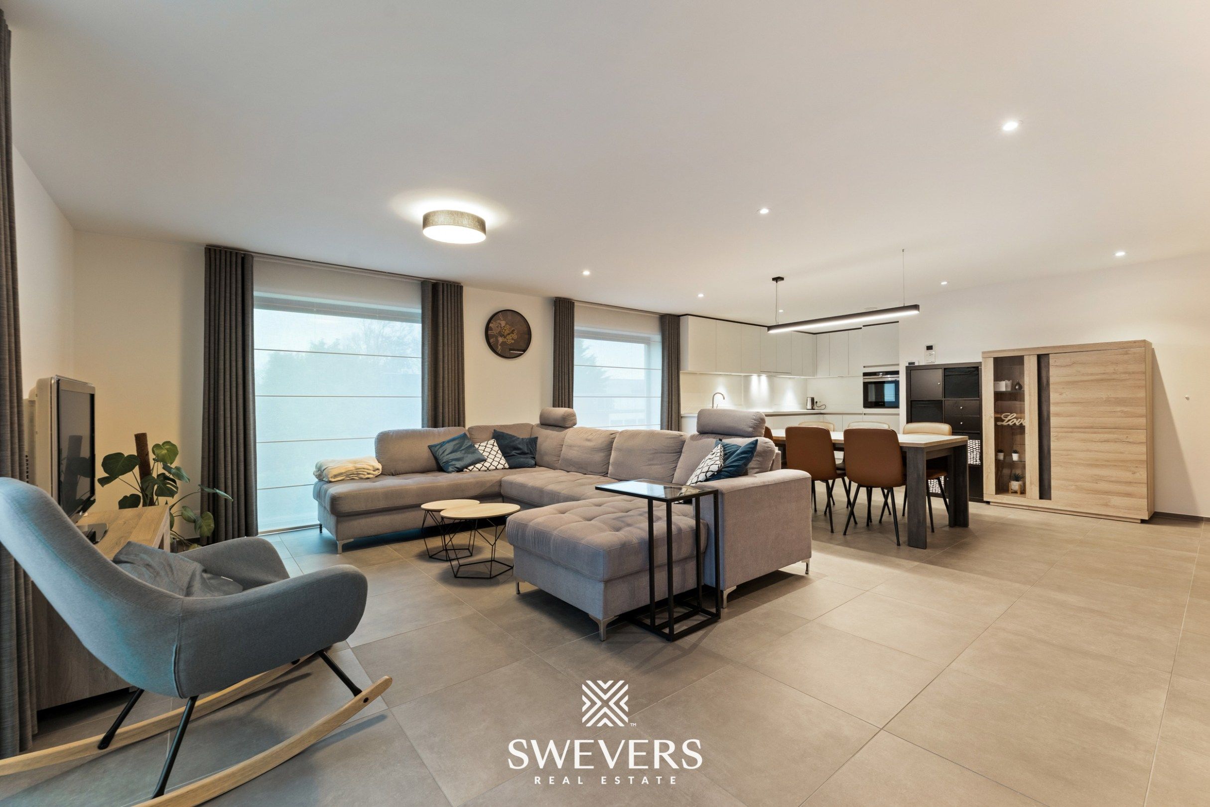 Instapklaar, volledig gerenoveerd appartement met groot terras, airco en staanplaatsen in hartje Heusden-Zolder foto 4